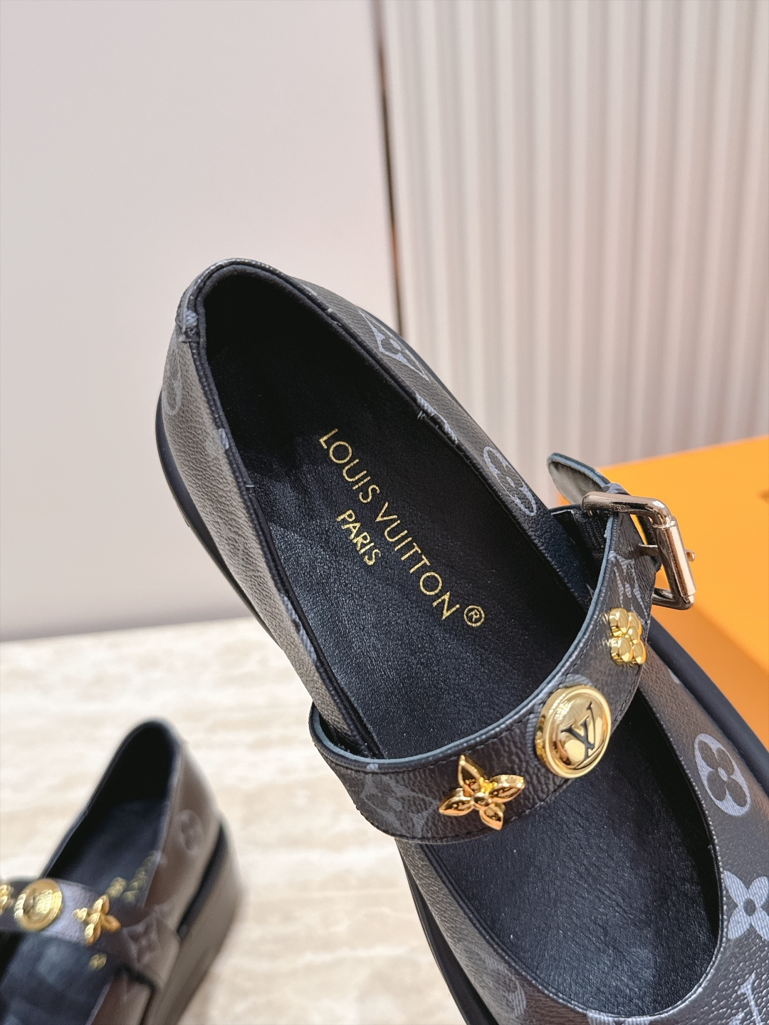 Louis Vuitton 26/秋季新款 老花 厚底玛丽珍乐福鞋 这是 Louis Vuitton 2026 秋季新款 Louis Vuitton 26/秋季新款 老花 厚底玛丽珍乐福鞋 这是 Louis Vuitton 2026 秋季新款