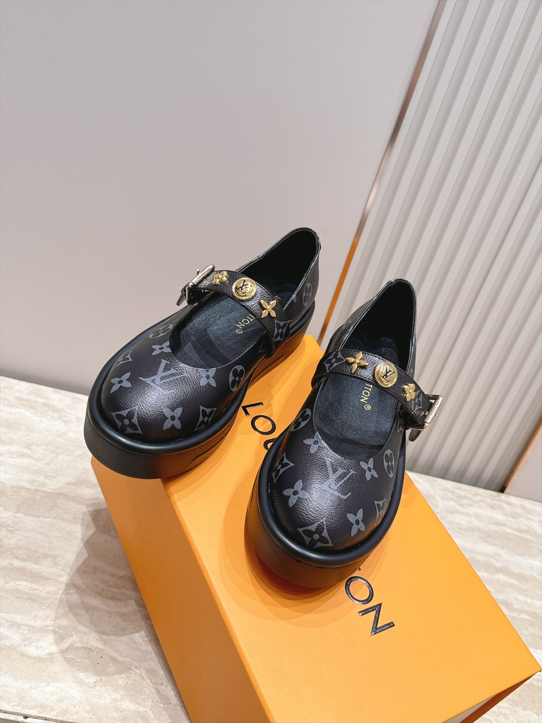 Louis Vuitton 26/秋季新款 老花 厚底玛丽珍乐福鞋 这是 Louis Vuitton 2026 秋季新款 Louis Vuitton 26/秋季新款 老花 厚底玛丽珍乐福鞋 这是 Louis Vuitton 2026 秋季新款