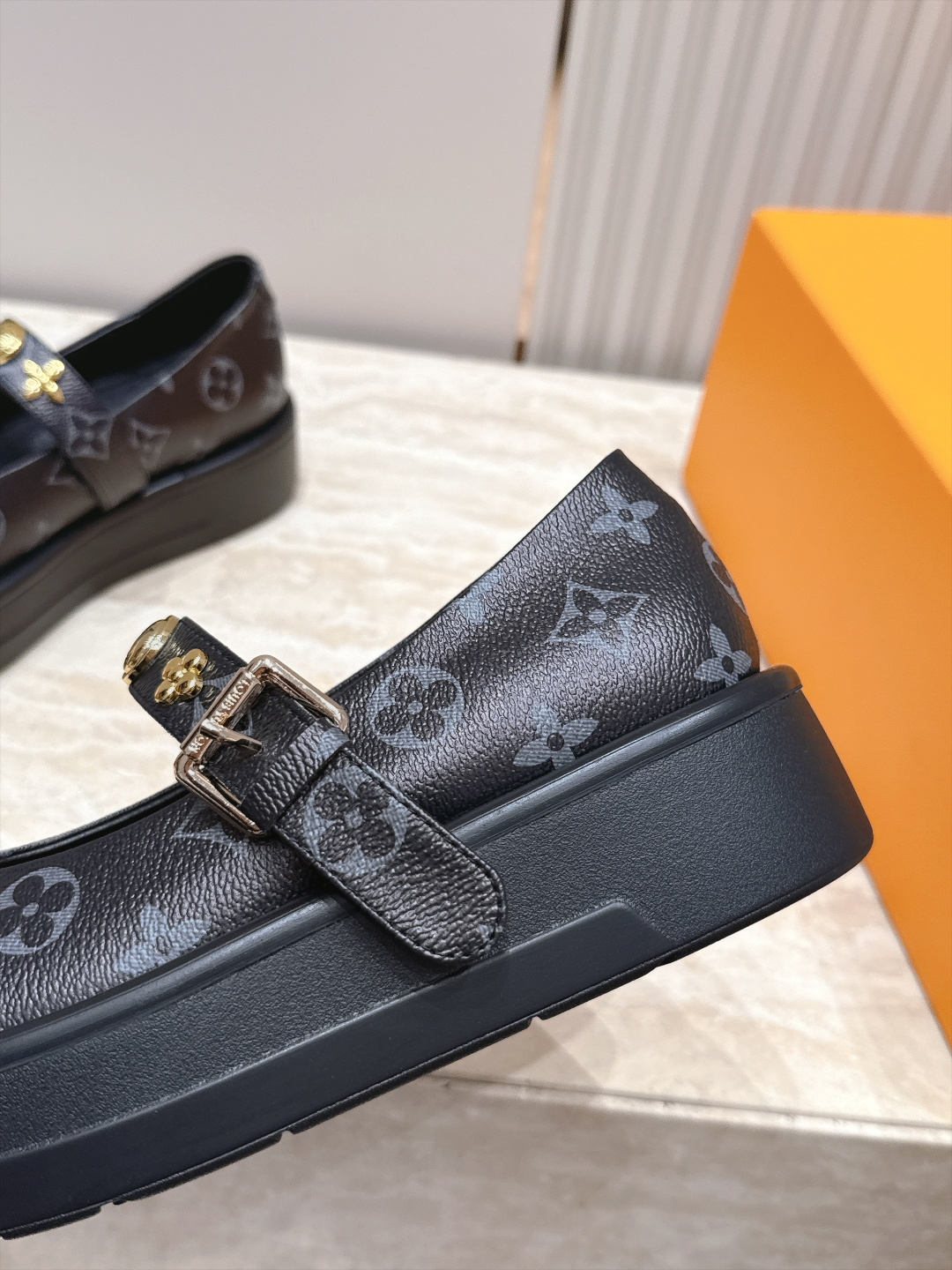 Louis Vuitton 26/秋季新款 老花 厚底玛丽珍乐福鞋 这是 Louis Vuitton 2026 秋季新款 Louis Vuitton 26/秋季新款 老花 厚底玛丽珍乐福鞋 这是 Louis Vuitton 2026 秋季新款
