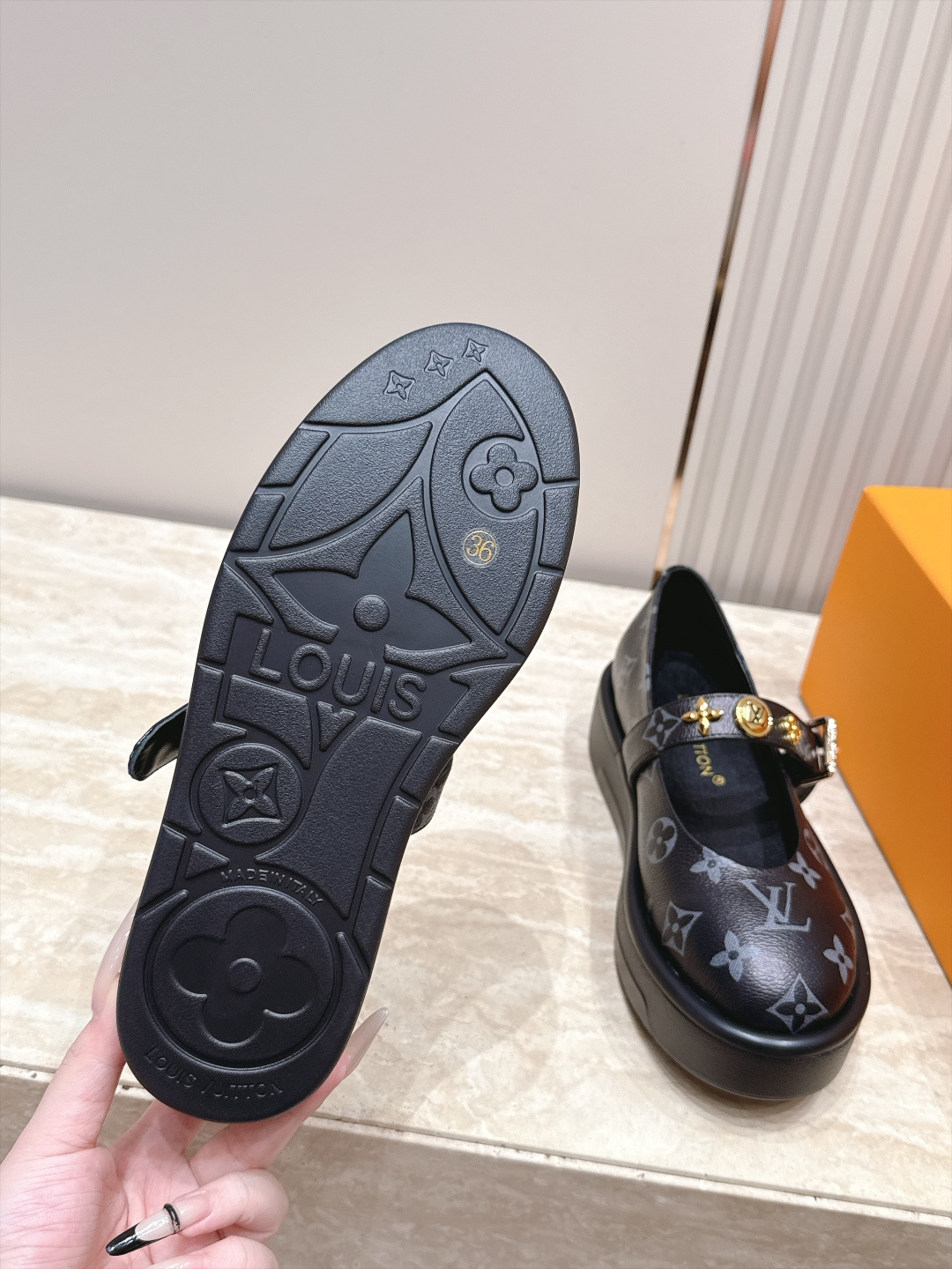 Louis Vuitton 26/秋季新款 老花 厚底玛丽珍乐福鞋 这是 Louis Vuitton 2026 秋季新款 Louis Vuitton 26/秋季新款 老花 厚底玛丽珍乐福鞋 这是 Louis Vuitton 2026 秋季新款