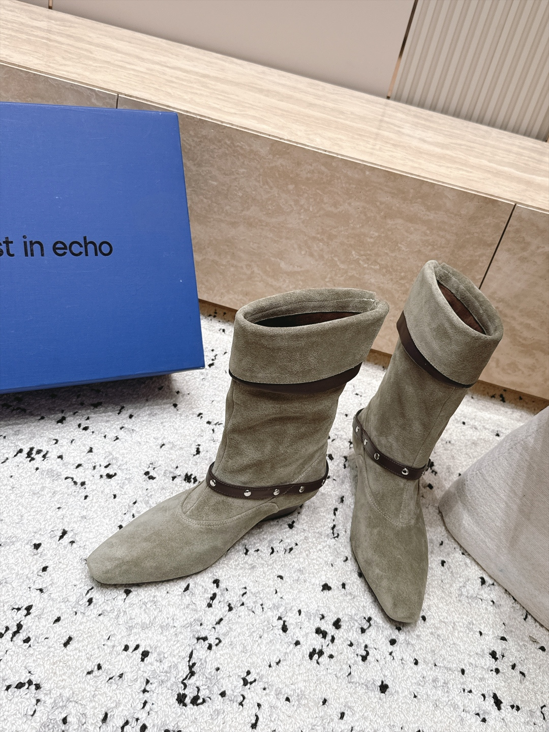 Lost in echo 26/ 早秋新款异形方头堆堆坡跟短靴 自带松弛复古文艺氛围感，柔和小尖头修饰脚型，靴口翻边设计