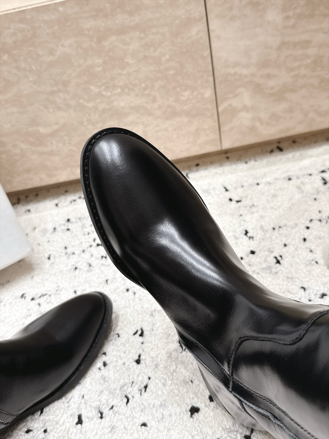 Jil Sander 吉尔桑达 26/ 秋冬新款复古高筒骑士靴 极简美学与利落气场融进靴身 每一步穿出从容大气的质感 直