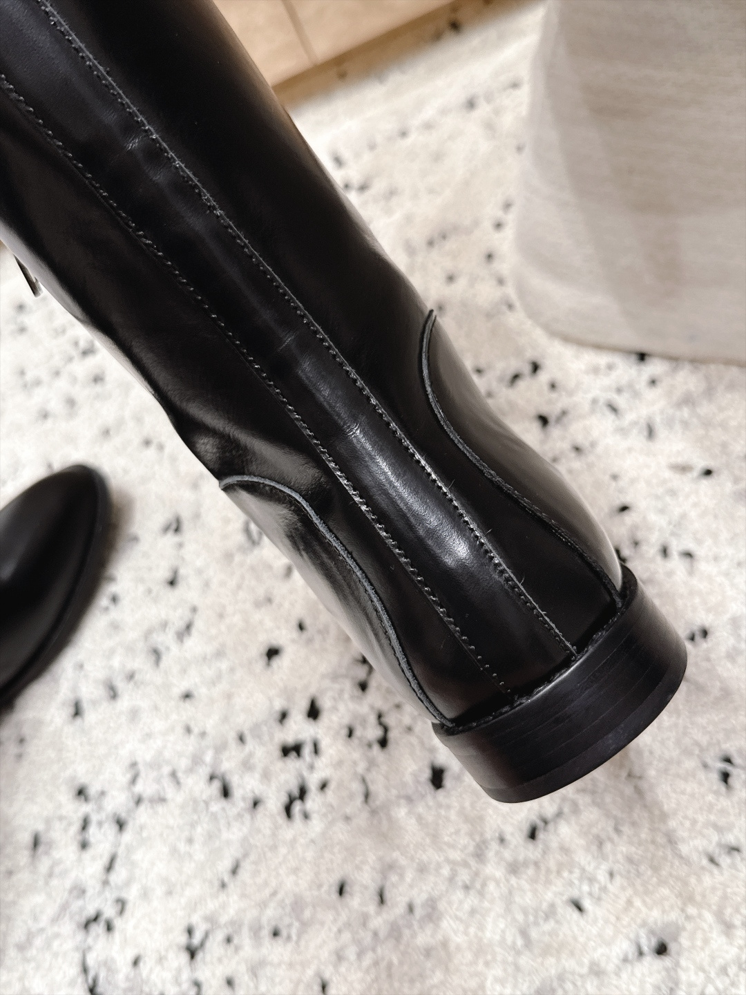 Jil Sander 吉尔桑达 26/ 秋冬新款复古高筒骑士靴 极简美学与利落气场融进靴身 每一步穿出从容大气的质感 直