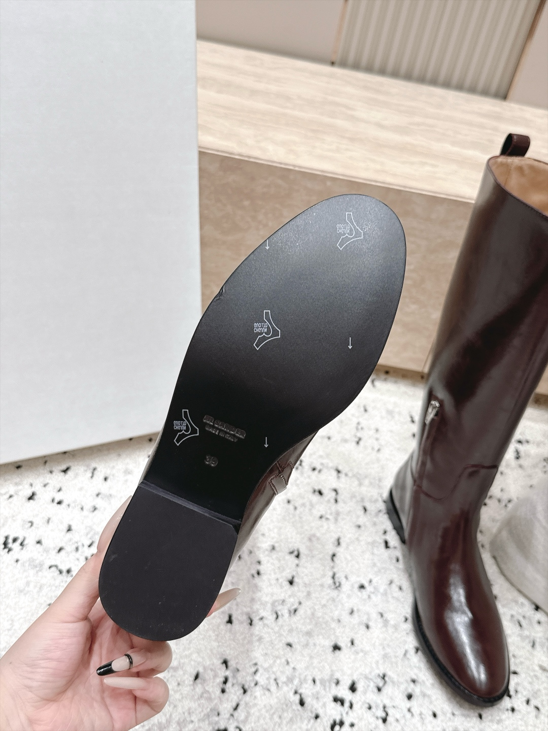 Jil Sander 吉尔桑达 26/ 秋冬新款复古高筒骑士靴 极简美学与利落气场融进靴身 每一步穿出从容大气的质感 直 Jil Sander 吉尔桑达 26/ 秋冬新款复古高筒骑士靴 极简美学与利落气场融进靴身 每一步穿出从容大气的质感 直