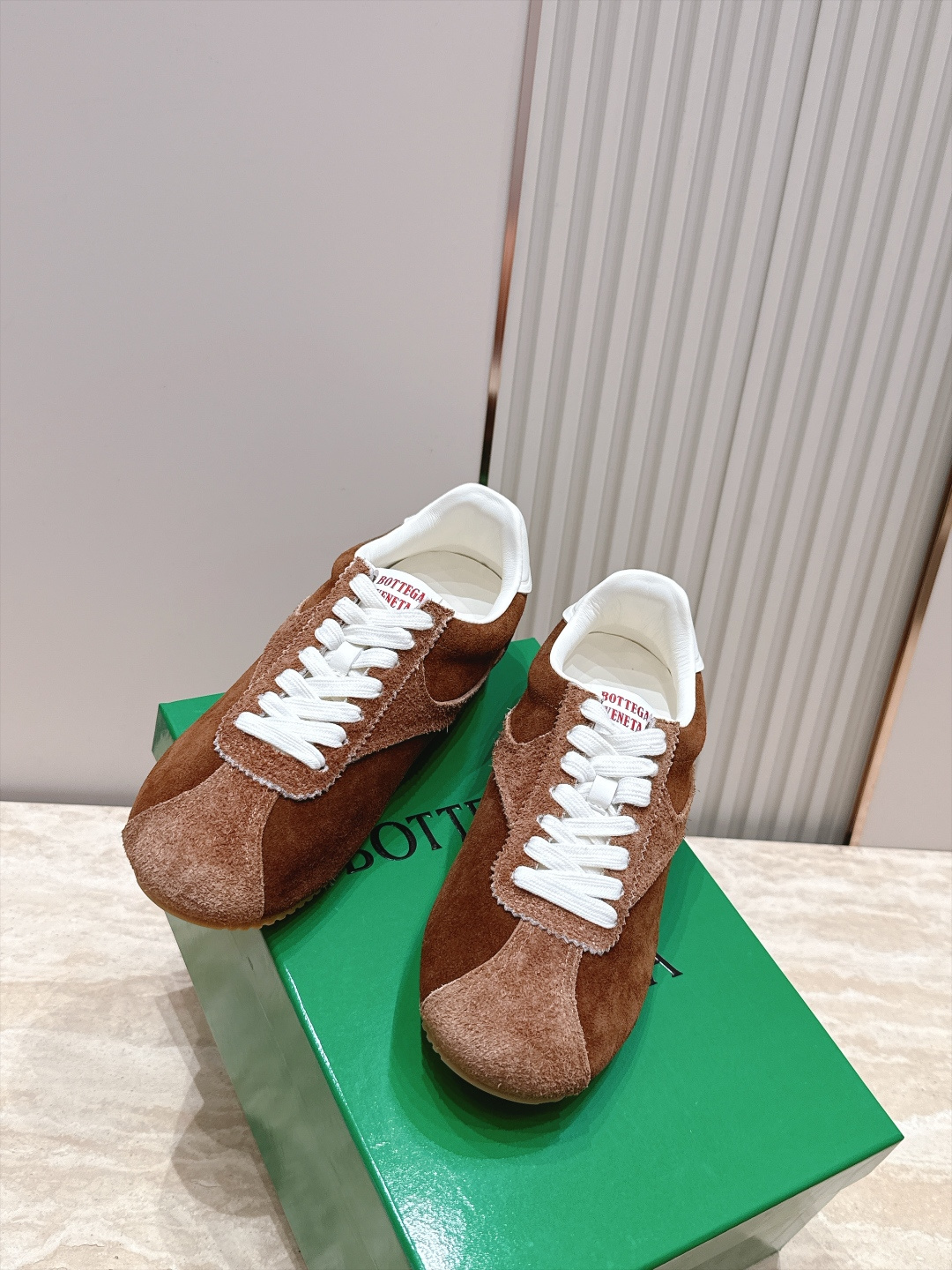 情侣款  BV  最新款 shot 德训鞋 休闲运动鞋 复古德训版型休闲鞋  多色可选  拼接材质层次细腻  绒面与光面