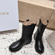 顶级版本 短靴 DIOR 迪奥 26新款秋冬战靴 一脚蹬骑士靴马丁靴 非常帅气 靴型超显腿长,简约经典搭配品牌最新 顶级版本 短靴 DIOR 迪奥 26新款秋冬战靴 一脚蹬骑士靴马丁靴 非常帅气 靴型超显腿长,简约经典搭配品牌最新