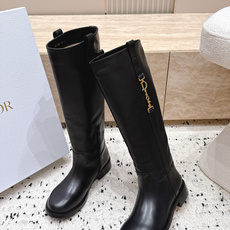 顶级版本 高筒款 DIOR 迪奥 26新款秋冬战靴 一脚蹬骑士靴马丁靴 高筒靴 非常帅气 靴型超显腿长,简约经典搭配品 顶级版本 高筒款 DIOR 迪奥 26新款秋冬战靴 一脚蹬骑士靴马丁靴 高筒靴 非常帅气 靴型超显腿长,简约经典搭配品