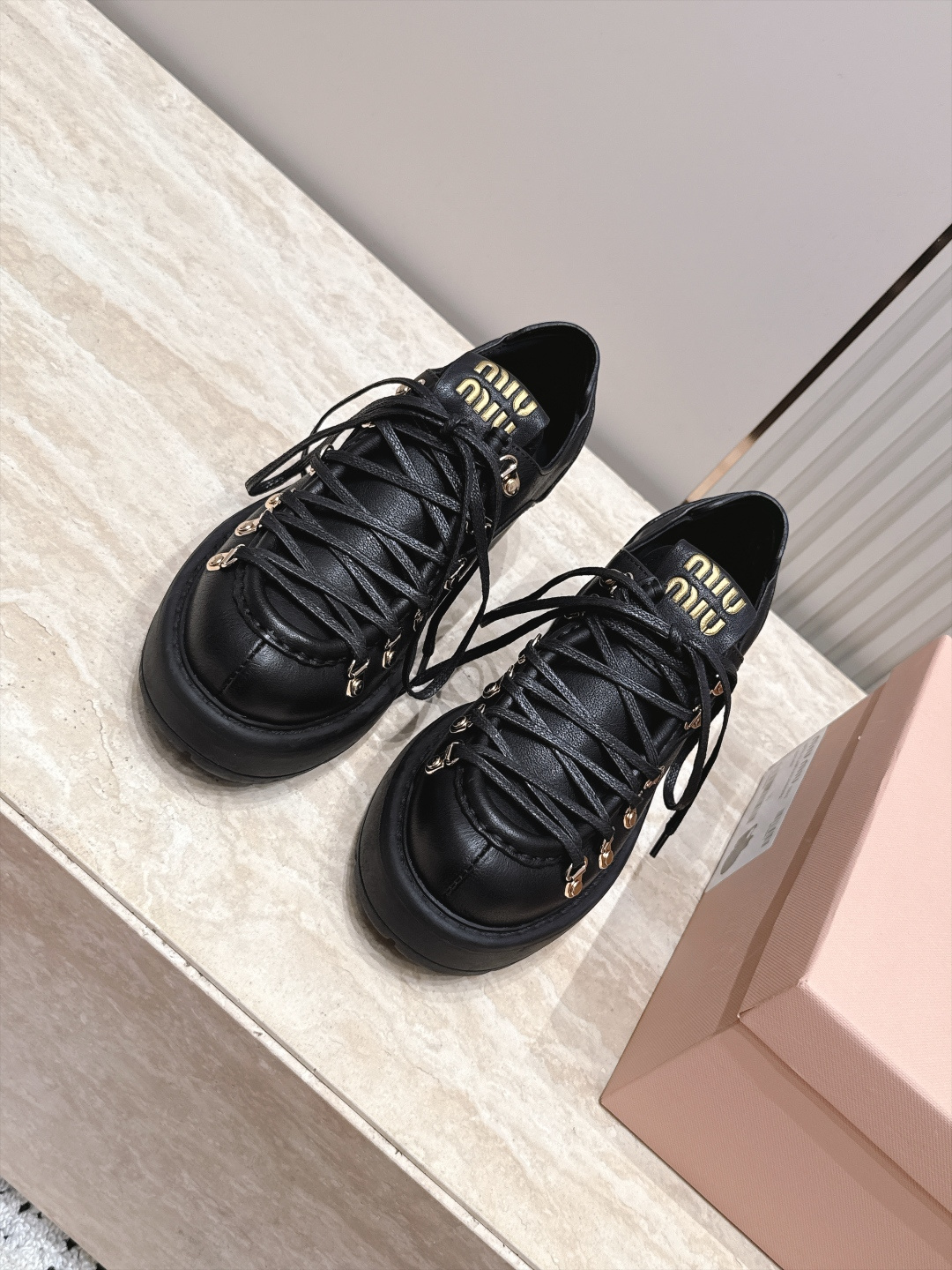 miumiu 2026vs早秋复古松糕系带厚底休闲单鞋乐福鞋…学院风 复古松糕厚底 穿上（增高）休闲两不失误 又帅又酷 
