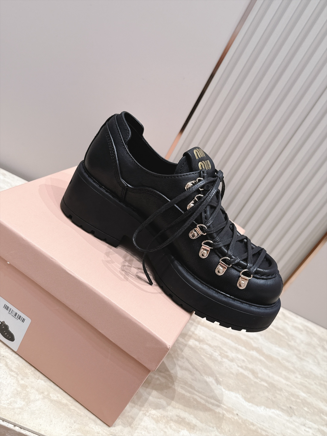 miumiu 2026vs早秋复古松糕系带厚底休闲单鞋乐福鞋…学院风 复古松糕厚底 穿上（增高）休闲两不失误 又帅又酷 