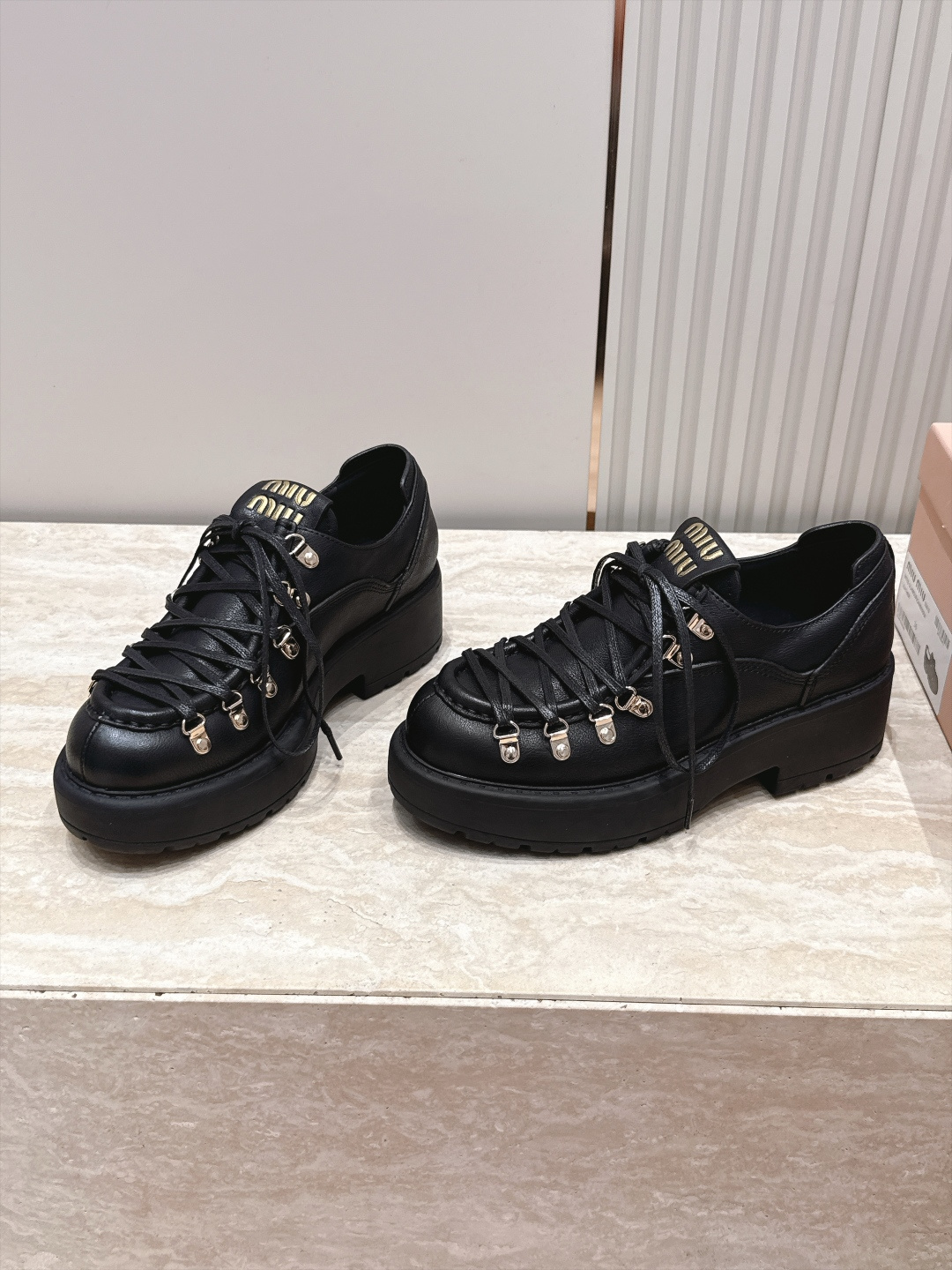 miumiu 2026vs早秋复古松糕系带厚底休闲单鞋乐福鞋…学院风 复古松糕厚底 穿上（增高）休闲两不失误 又帅又酷 