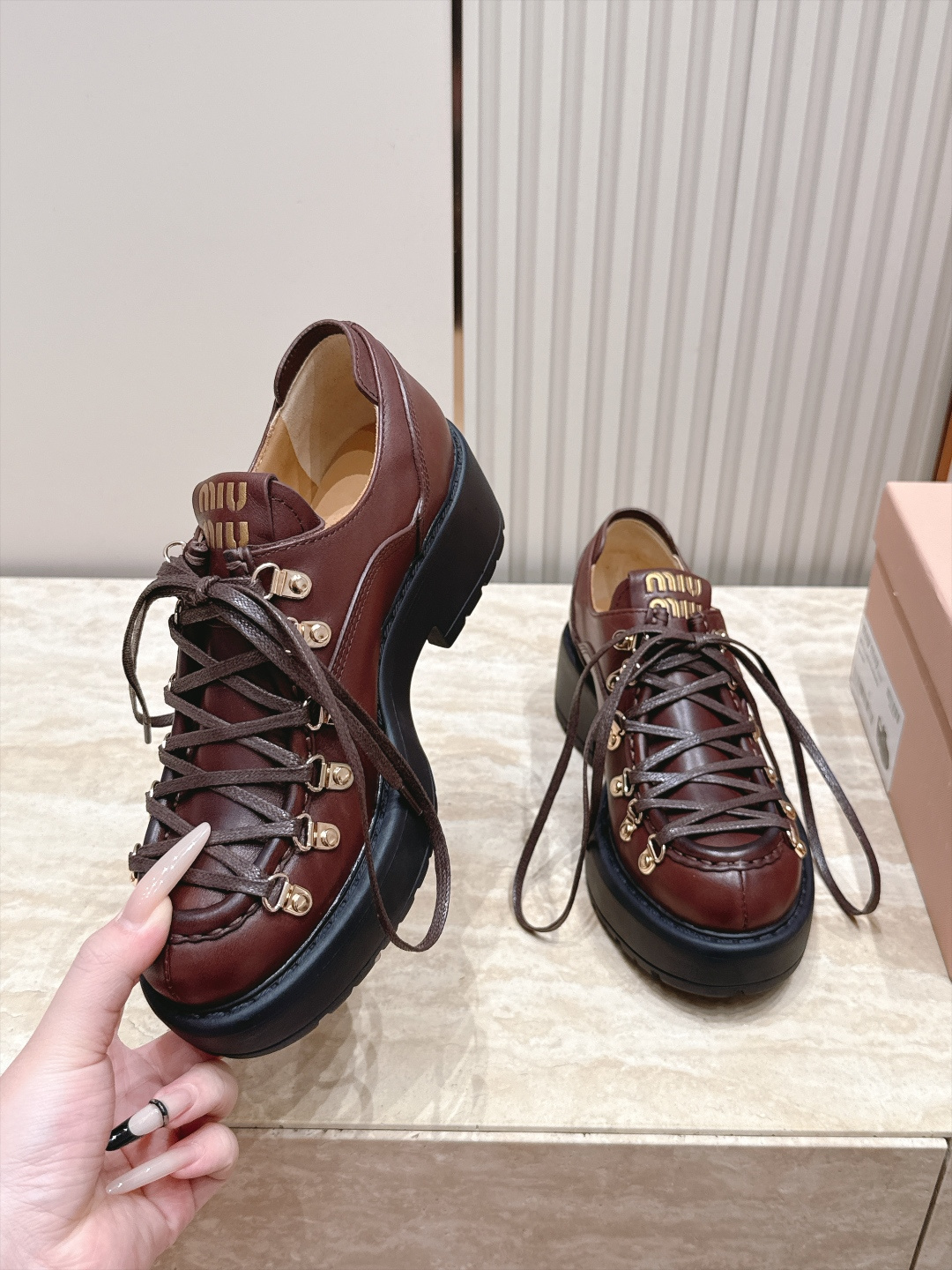 miumiu 2026vs早秋复古松糕系带厚底休闲单鞋乐福鞋…学院风 复古松糕厚底 穿上（增高）休闲两不失误 又帅又酷 