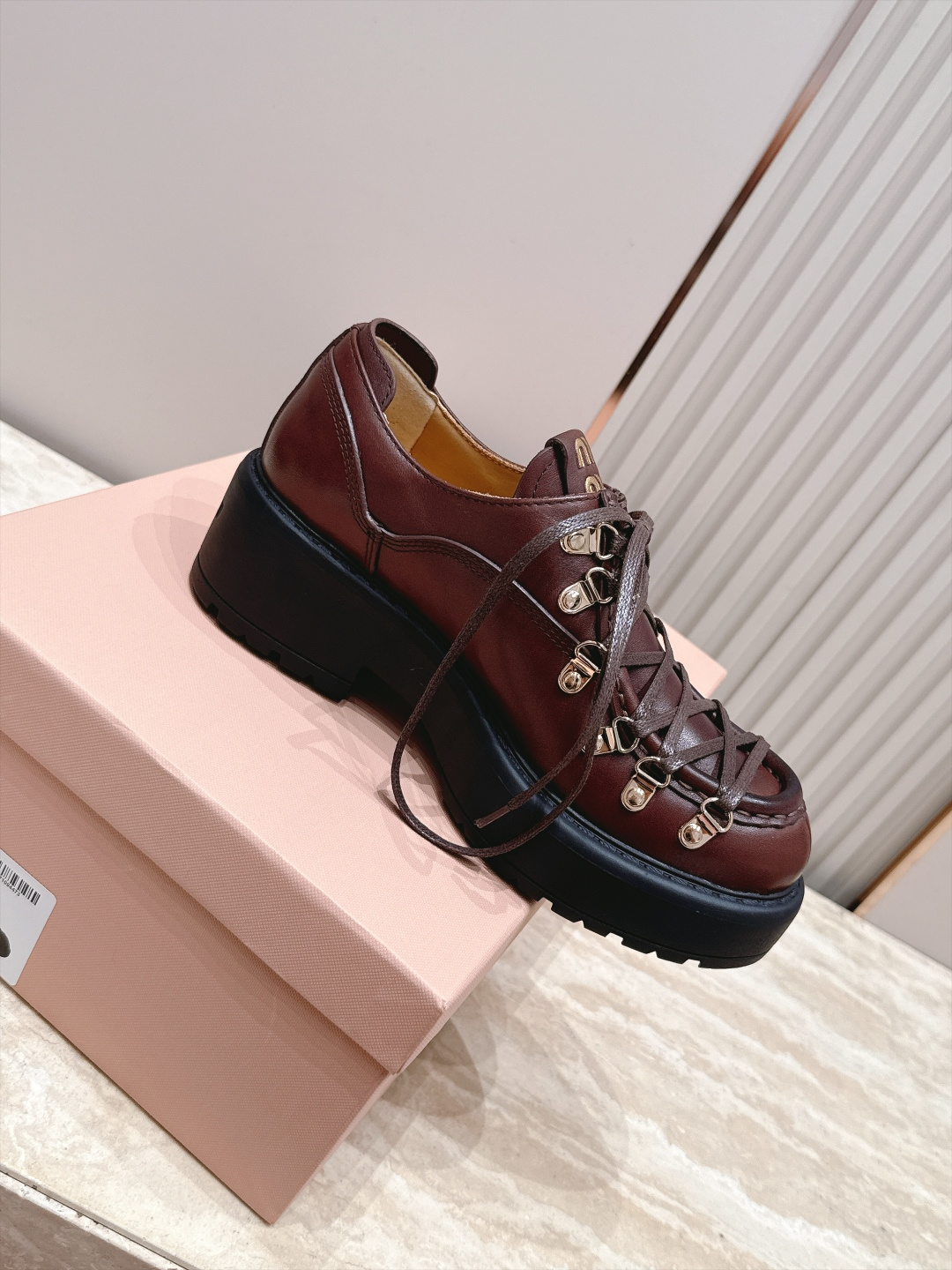 miumiu 2026vs早秋复古松糕系带厚底休闲单鞋乐福鞋…学院风 复古松糕厚底 穿上（增高）休闲两不失误 又帅又酷 