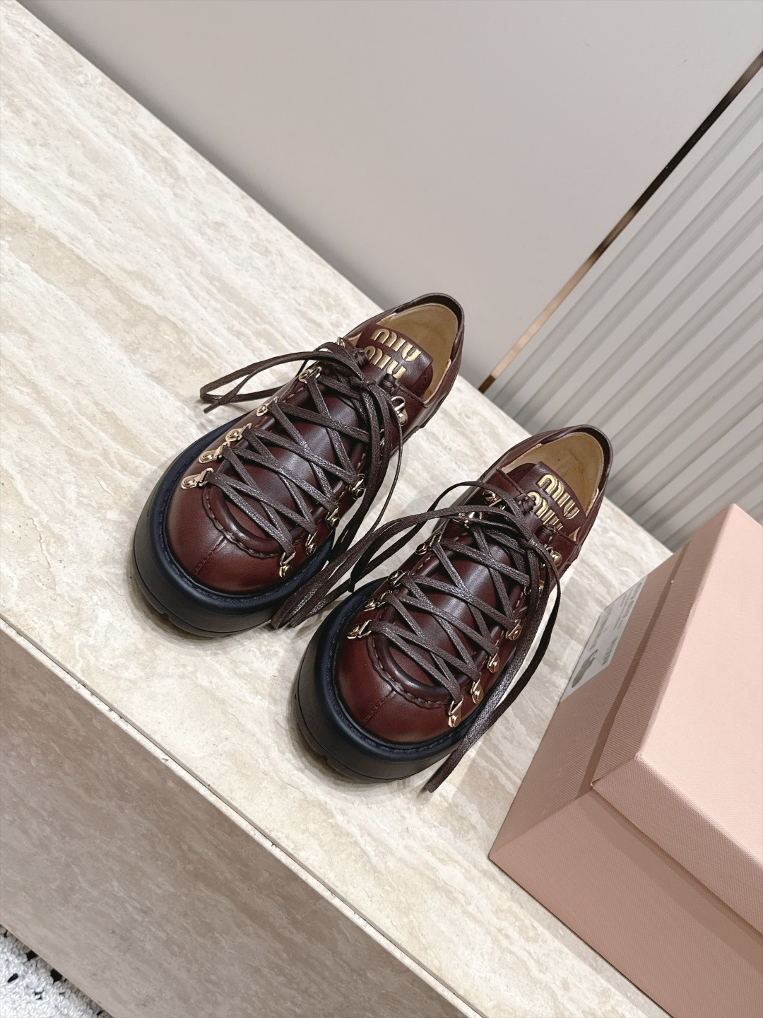 miumiu 2026vs早秋复古松糕系带厚底休闲单鞋乐福鞋…学院风 复古松糕厚底 穿上（增高）休闲两不失误 又帅又酷 