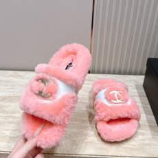 Chanel 香奈儿 新款毛毛拖鞋! 这款毛拖真的是真太可爱了~豹里豹气的 柔软蓬松的毛毛,舒服暖脚! 增高显腿长! 秋 Chanel 香奈儿 新款毛毛拖鞋! 这款毛拖真的是真太可爱了~豹里豹气的 柔软蓬松的毛毛,舒服暖脚! 增高显腿长! 秋