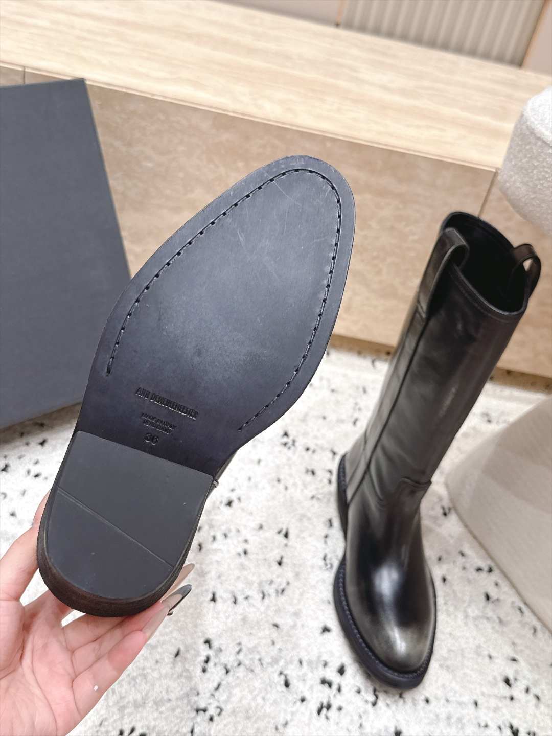 顶级版本 Ann Demeulemeester 26/秋冬新款双扣圆头骑士靴 自带复古酷飒氛围感的双扣圆头中筒机车靴, 顶级版本 Ann Demeulemeester 26/秋冬新款双扣圆头骑士靴 自带复古酷飒氛围感的双扣圆头中筒机车靴,