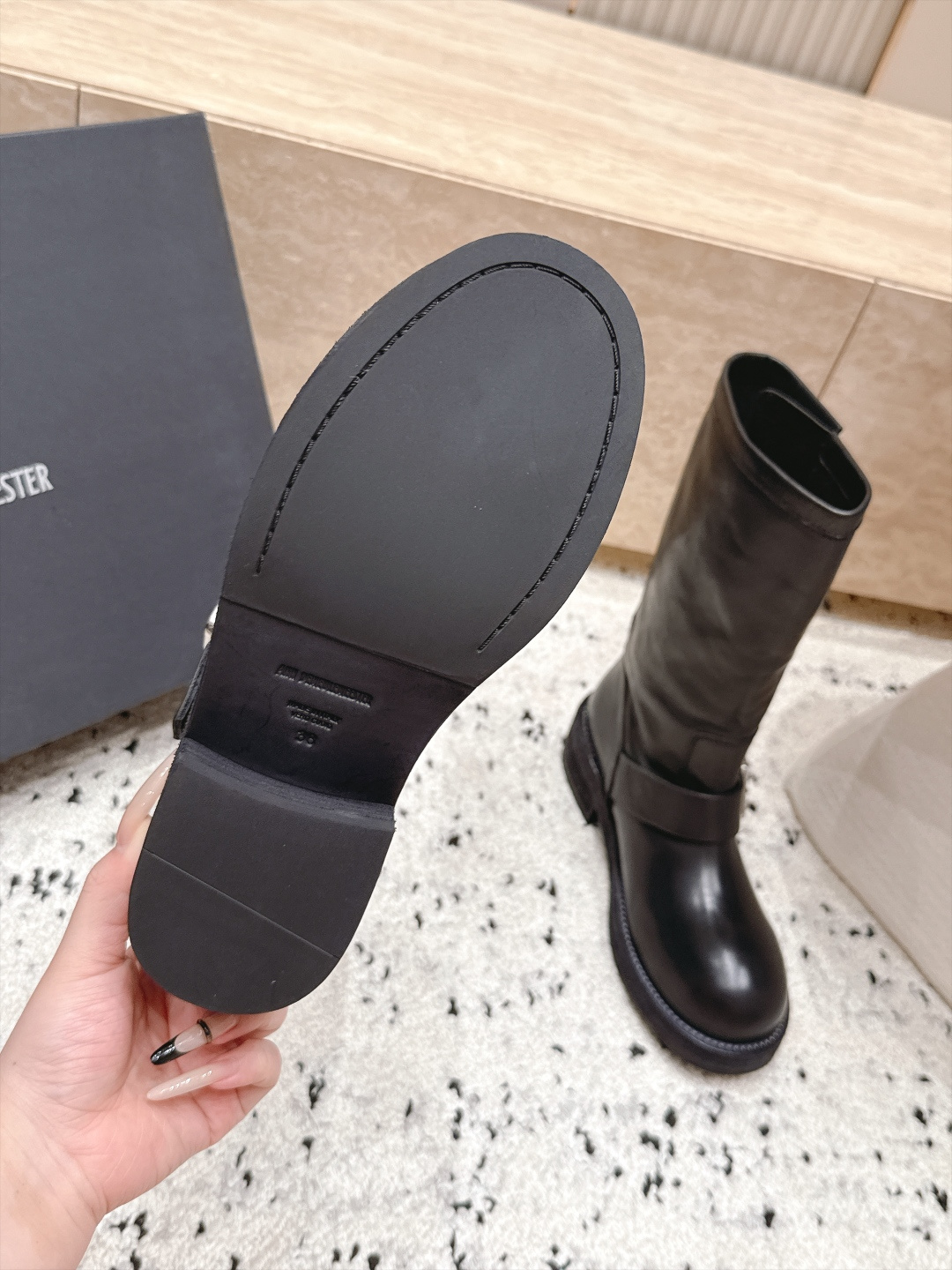 顶级版本 Ann Demeulemeester 26/秋冬新款双扣圆头骑士靴 自带复古酷飒氛围感的双扣圆头中筒机车靴, 顶级版本 Ann Demeulemeester 26/秋冬新款双扣圆头骑士靴 自带复古酷飒氛围感的双扣圆头中筒机车靴,