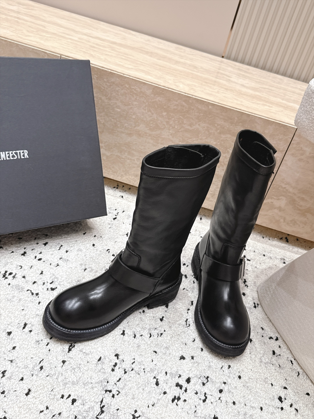 顶级版本 Ann Demeulemeester 26/秋冬新款双扣圆头骑士靴 自带复古酷飒氛围感的双扣圆头中筒机车靴, 顶级版本 Ann Demeulemeester 26/秋冬新款双扣圆头骑士靴 自带复古酷飒氛围感的双扣圆头中筒机车靴,