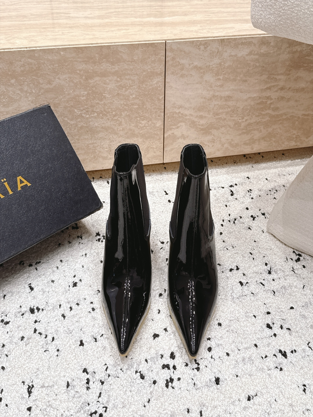 ALAIA～2026vs早秋尖头松紧坡跟短靴 一双完美取代的新型时尚短靴，配上不同款式，不同风格都能轻松驾驭，无论牛仔裤