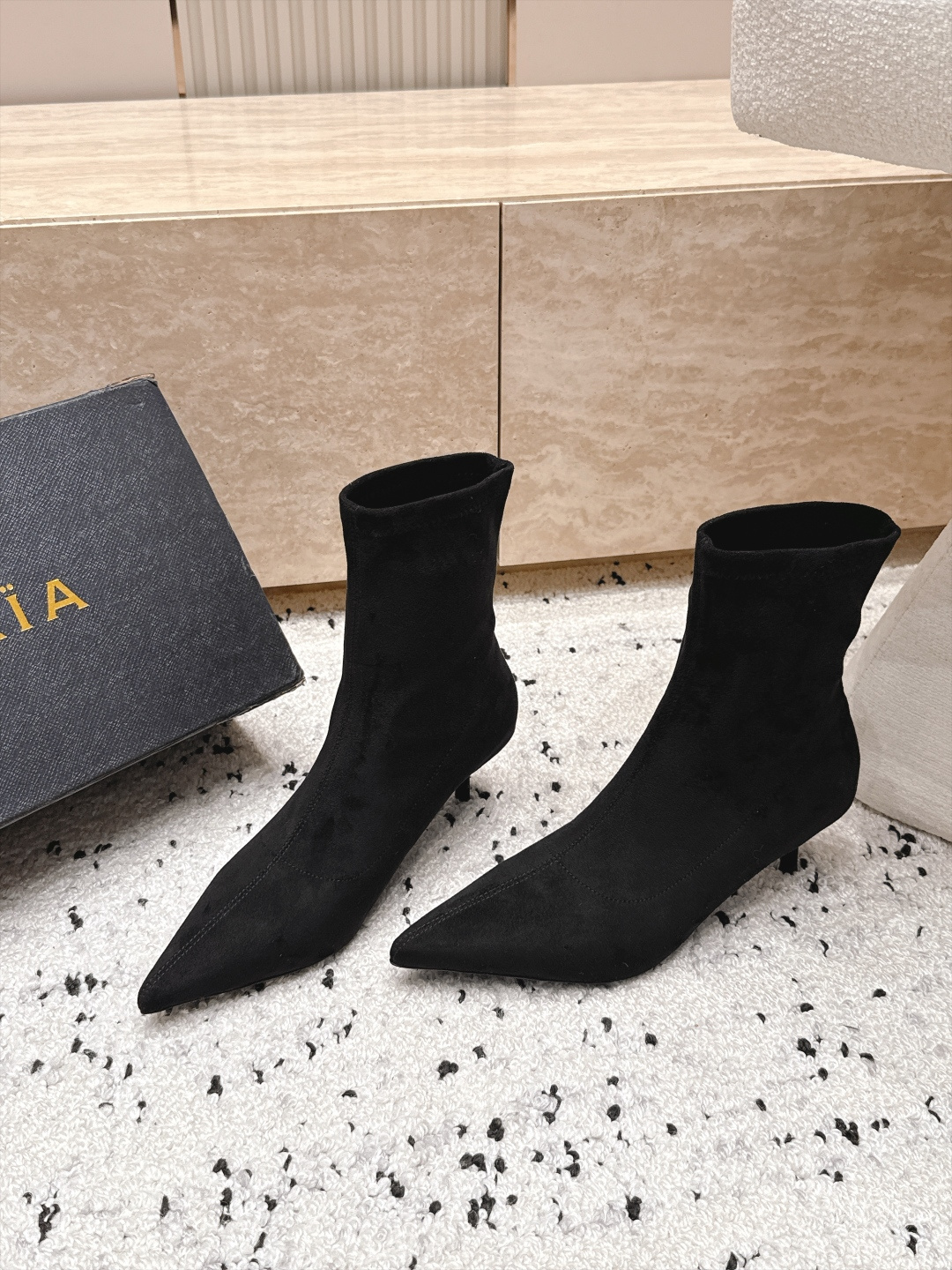 ALAIA～2026vs早秋尖头弹力短靴 一双完美取代的新型时尚短靴，配上不同款式，不同风格都能轻松驾驭，无论牛仔裤，西
