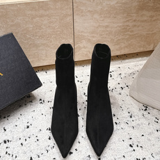ALAIA~2026vs早秋尖头弹力短靴 一双完美取代的新型时尚短靴,配上不同款式,不同风格都能轻松驾驭,无论牛仔裤,西 ALAIA~2026vs早秋尖头弹力短靴 一双完美取代的新型时尚短靴,配上不同款式,不同风格都能轻松驾驭,无论牛仔裤,西
