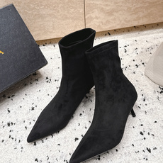 ALAIA~2026vs早秋尖头弹力短靴 一双完美取代的新型时尚短靴,配上不同款式,不同风格都能轻松驾驭,无论牛仔裤,西 ALAIA~2026vs早秋尖头弹力短靴 一双完美取代的新型时尚短靴,配上不同款式,不同风格都能轻松驾驭,无论牛仔裤,西