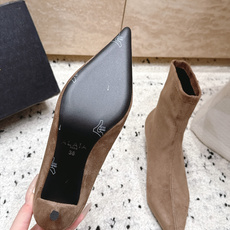 ALAIA~2026vs早秋尖头弹力短靴 一双完美取代的新型时尚短靴,配上不同款式,不同风格都能轻松驾驭,无论牛仔裤,西 ALAIA~2026vs早秋尖头弹力短靴 一双完美取代的新型时尚短靴,配上不同款式,不同风格都能轻松驾驭,无论牛仔裤,西