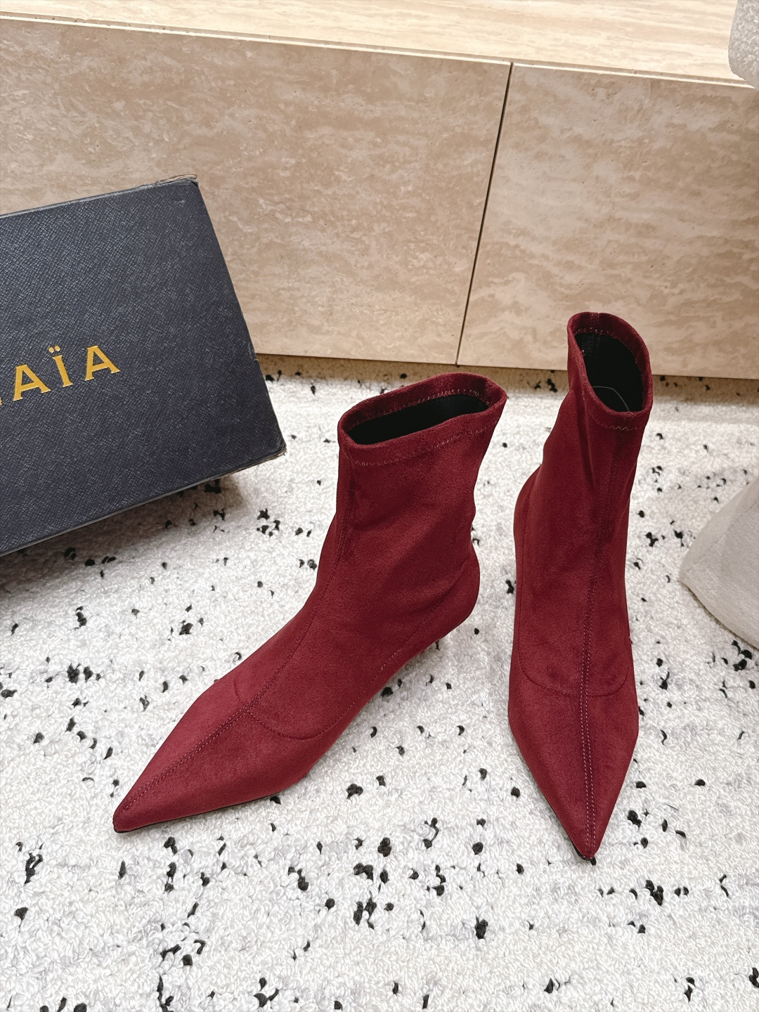 ALAIA～2026vs早秋尖头弹力短靴 一双完美取代的新型时尚短靴，配上不同款式，不同风格都能轻松驾驭，无论牛仔裤，西