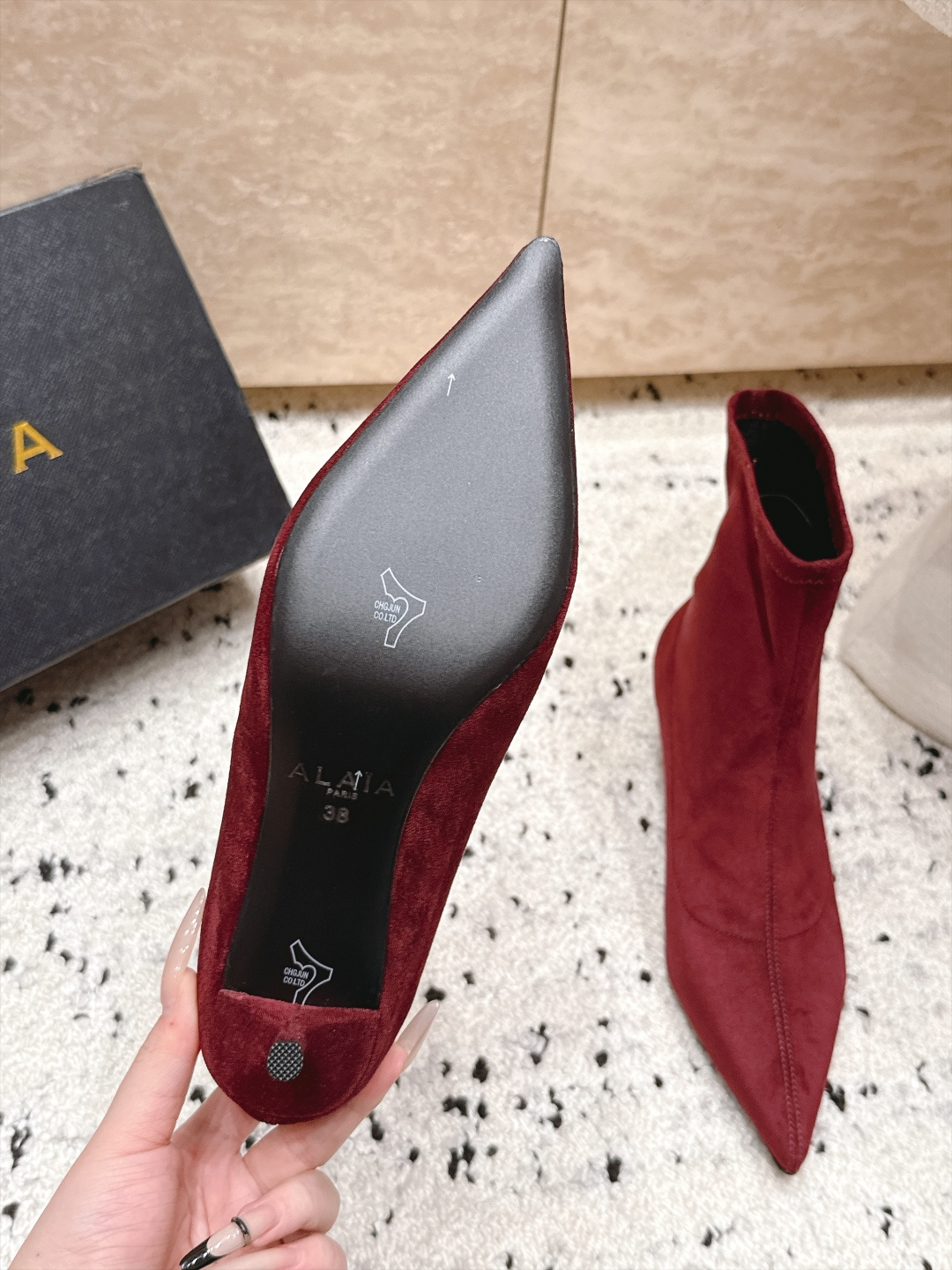 ALAIA～2026vs早秋尖头弹力短靴 一双完美取代的新型时尚短靴，配上不同款式，不同风格都能轻松驾驭，无论牛仔裤，西