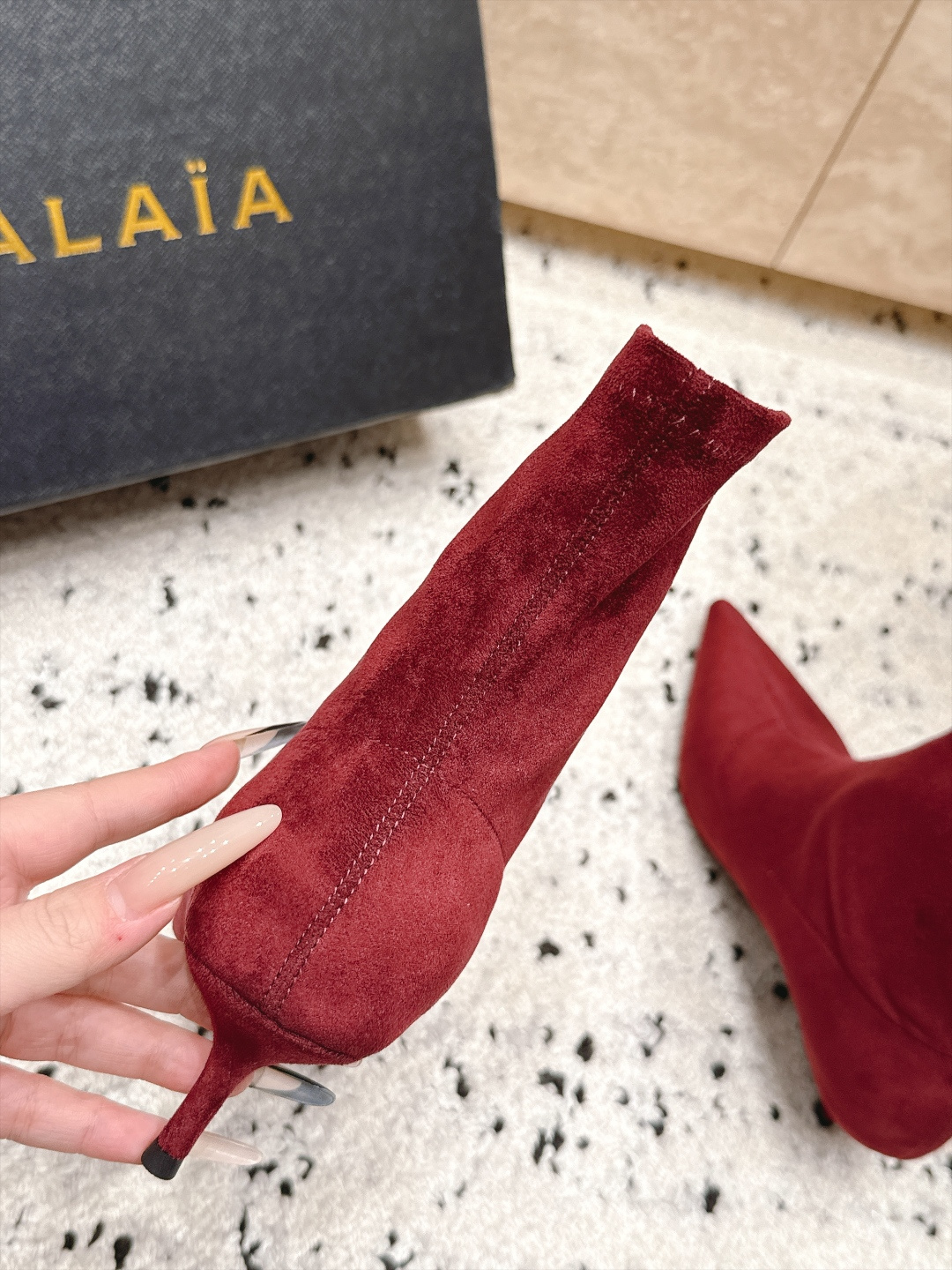 ALAIA～2026vs早秋尖头弹力短靴 一双完美取代的新型时尚短靴，配上不同款式，不同风格都能轻松驾驭，无论牛仔裤，西