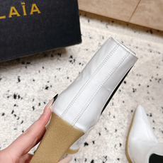 ALAIA~2026vs早秋尖头松紧坡跟短靴 一双完美取代的新型时尚短靴,配上不同款式,不同风格都能轻松驾驭,无论牛仔裤 ALAIA~2026vs早秋尖头松紧坡跟短靴 一双完美取代的新型时尚短靴,配上不同款式,不同风格都能轻松驾驭,无论牛仔裤