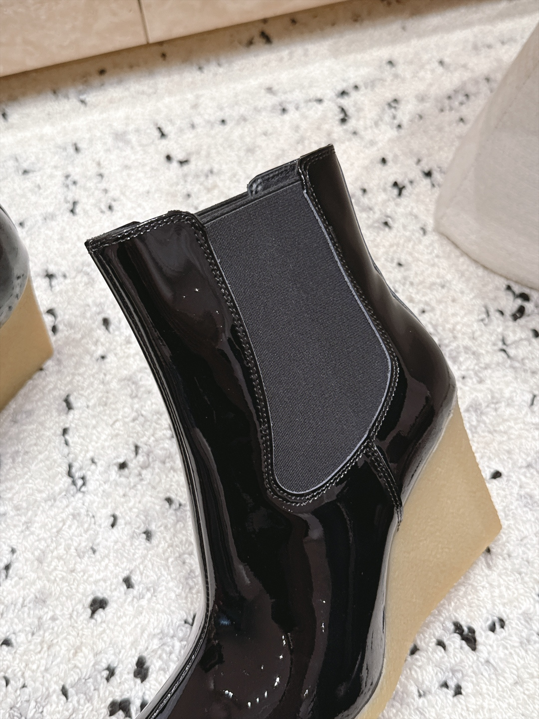 ALAIA～2026vs早秋尖头松紧坡跟短靴 一双完美取代的新型时尚短靴，配上不同款式，不同风格都能轻松驾驭，无论牛仔裤