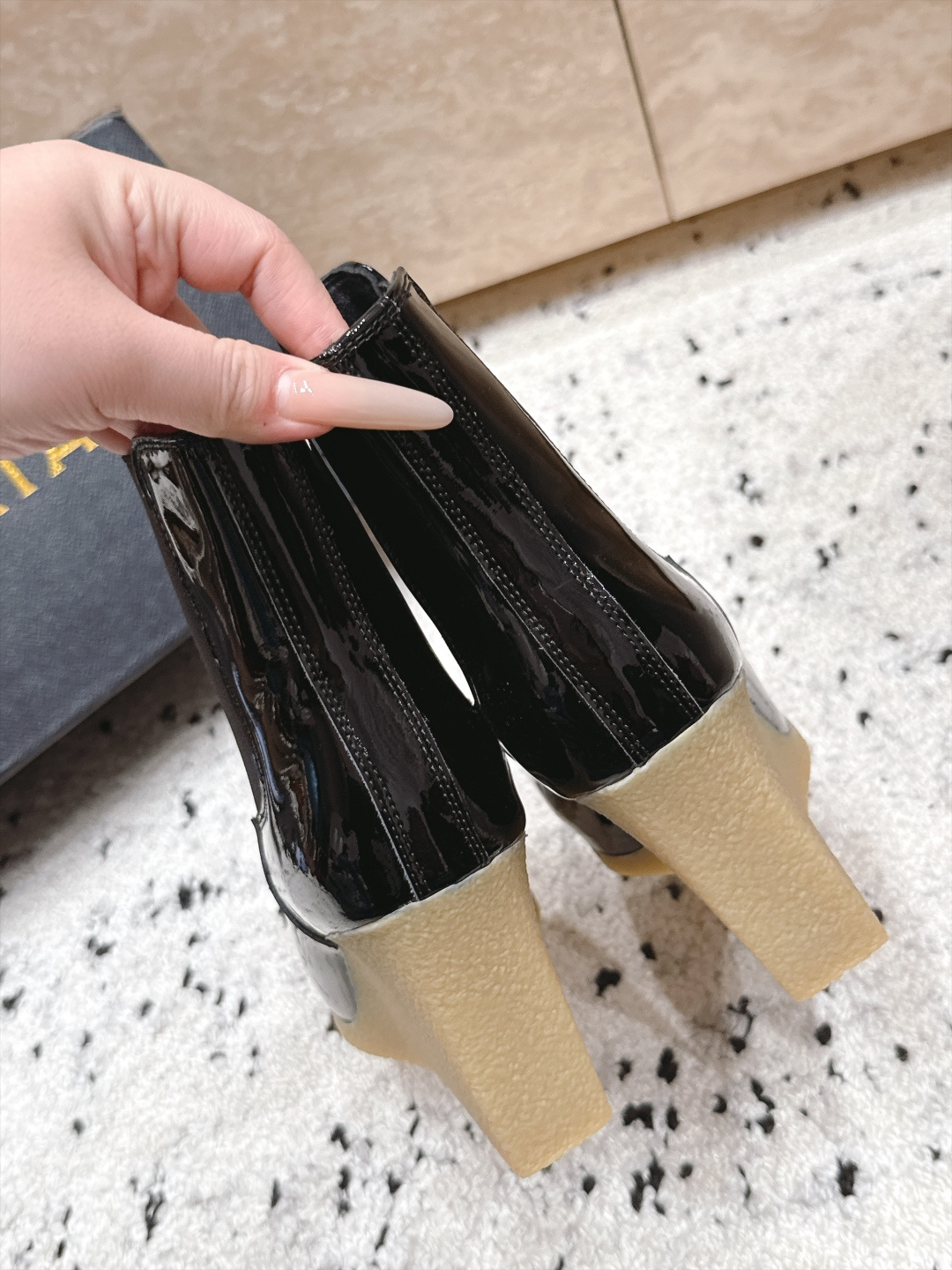 ALAIA～2026vs早秋尖头松紧坡跟短靴 一双完美取代的新型时尚短靴，配上不同款式，不同风格都能轻松驾驭，无论牛仔裤