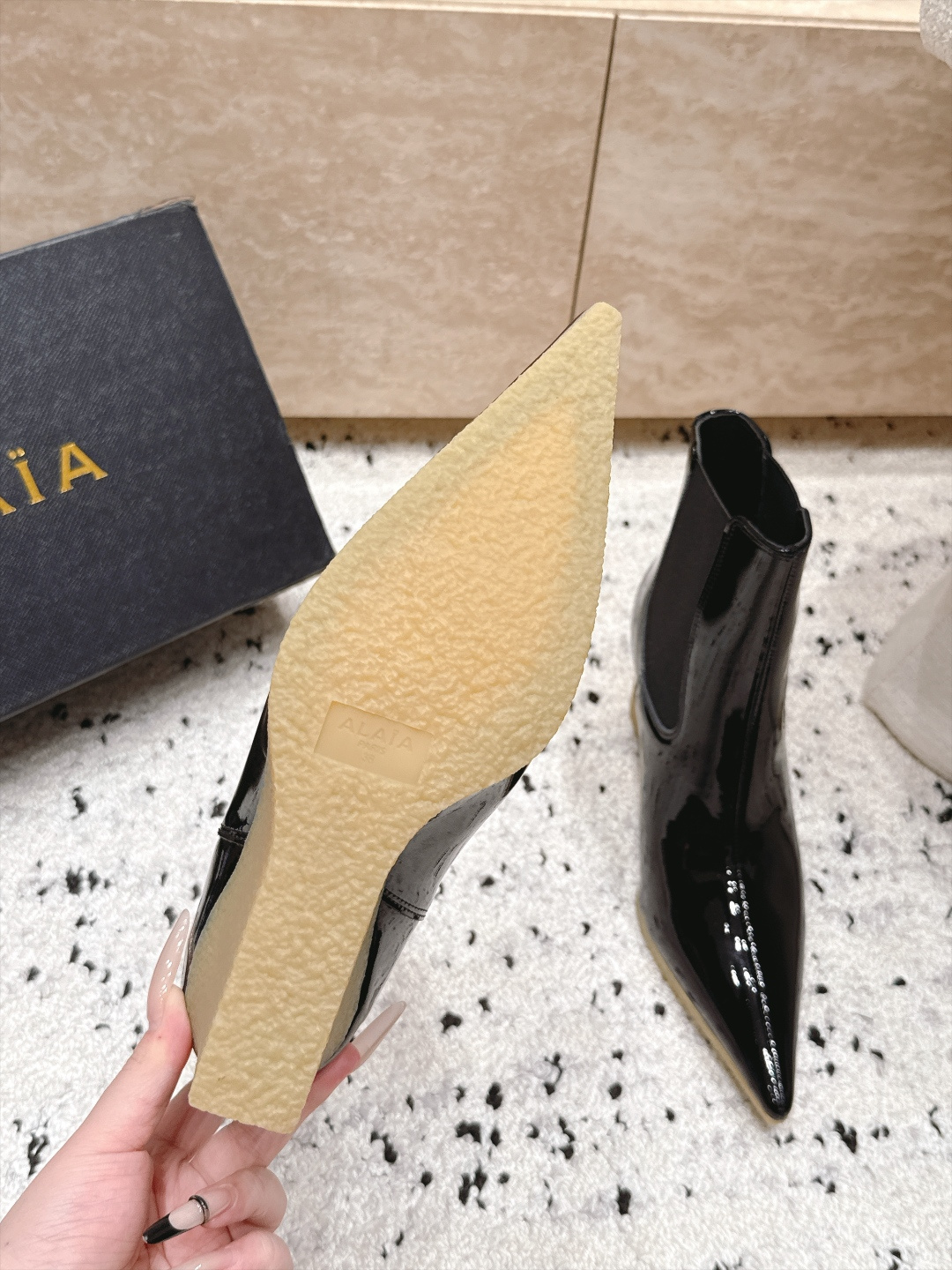ALAIA～2026vs早秋尖头松紧坡跟短靴 一双完美取代的新型时尚短靴，配上不同款式，不同风格都能轻松驾驭，无论牛仔裤