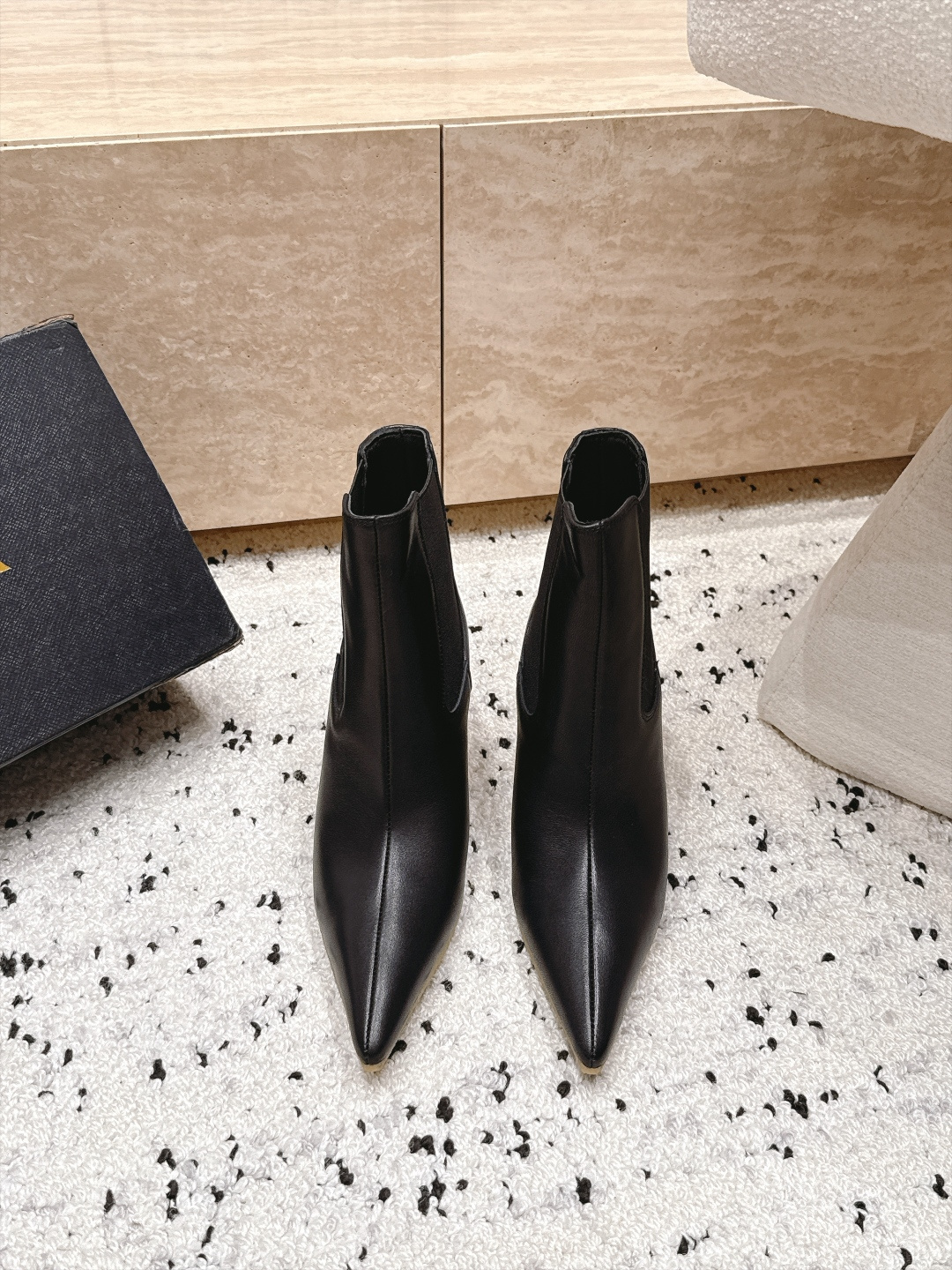 ALAIA～2026vs早秋尖头松紧坡跟短靴 一双完美取代的新型时尚短靴，配上不同款式，不同风格都能轻松驾驭，无论牛仔裤