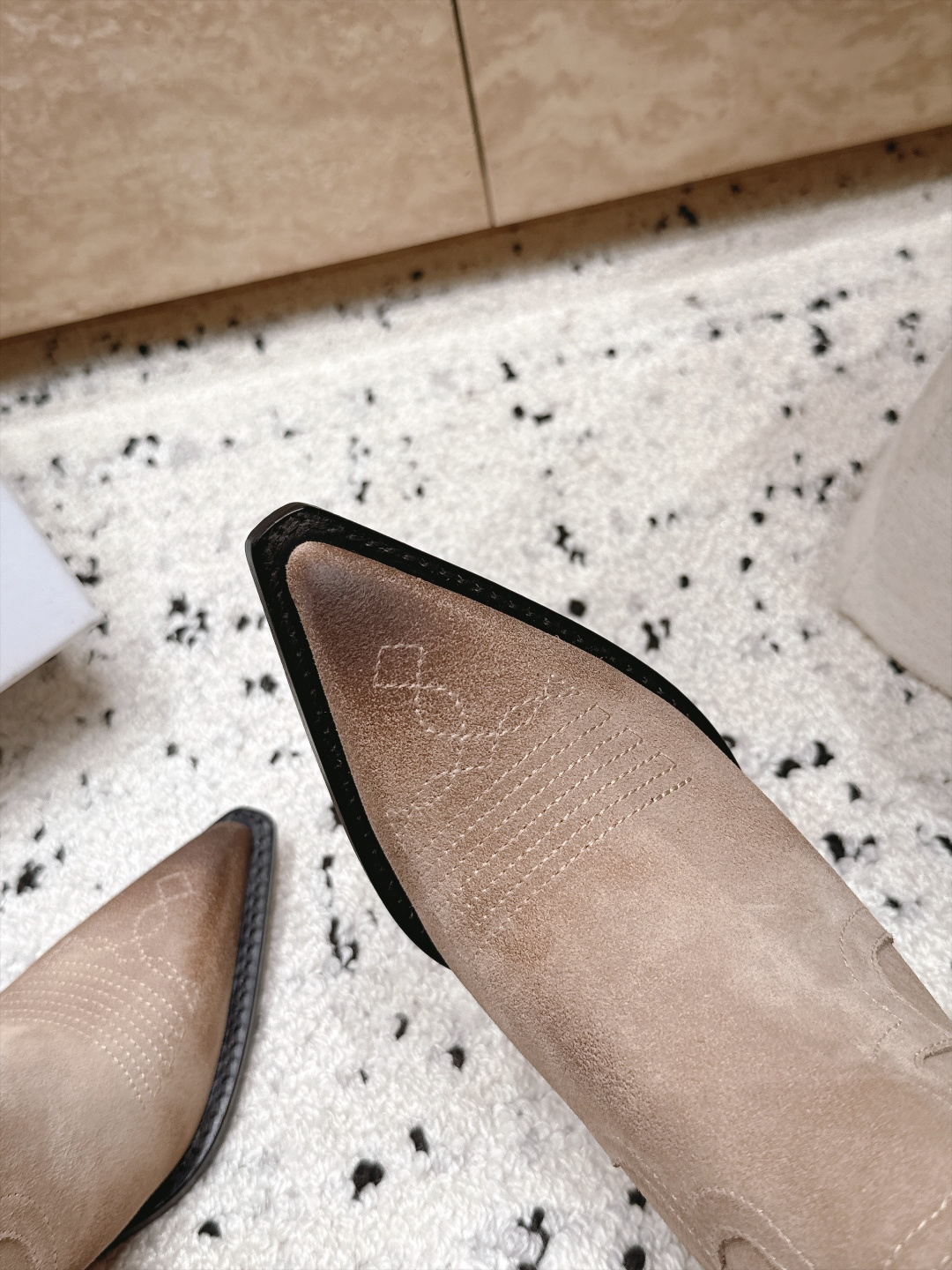 mm6 马吉拉 专柜最新复古尖头坡跟时装靴、牛仔靴 走秀款时尚博主同款 早秋力推单品！复古欧美风格 炸街必备单品  非常