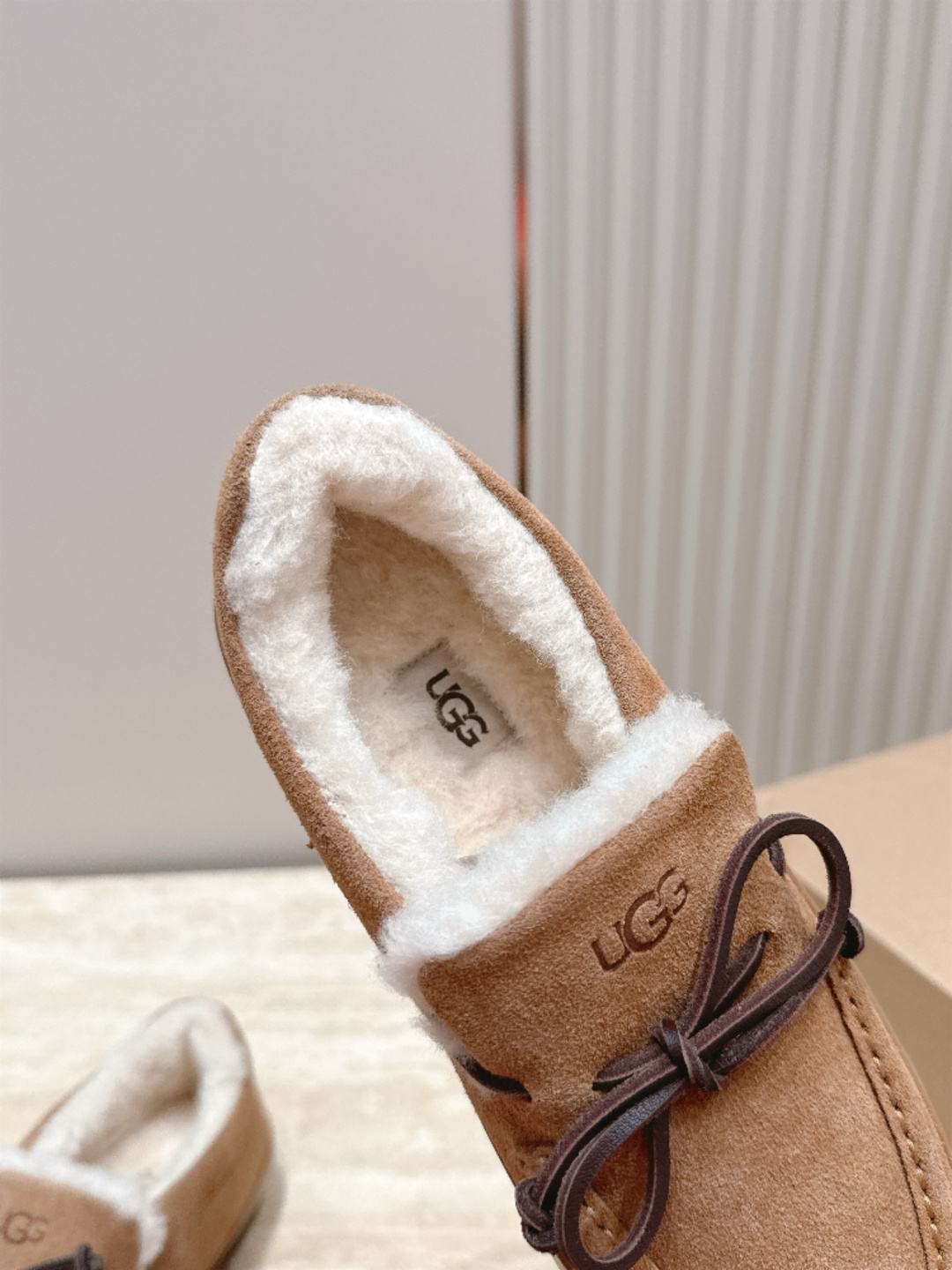 UGG新款雪地靴 限量款系列,一款不会撞衫的雪地靴、简约的联名撞色设计➕轻便的大底、鞋面采用定制防水牛猄、内里定 UGG新款雪地靴 限量款系列,一款不会撞衫的雪地靴、简约的联名撞色设计➕轻便的大底、鞋面采用定制防水牛猄、内里定