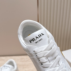 顶版 最新色 最高版 Prada普拉达 26新款 厚底 休闲运动鞋 这款运动鞋延续经久不衰的轮廓,是新款经典单品。采用 顶版 最新色 最高版 Prada普拉达 26新款 厚底 休闲运动鞋 这款运动鞋延续经久不衰的轮廓,是新款经典单品。采用