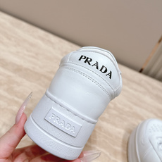 顶版 最新色 最高版 Prada普拉达 26新款 厚底 休闲运动鞋 这款运动鞋延续经久不衰的轮廓,是新款经典单品。采用 顶版 最新色 最高版 Prada普拉达 26新款 厚底 休闲运动鞋 这款运动鞋延续经久不衰的轮廓,是新款经典单品。采用