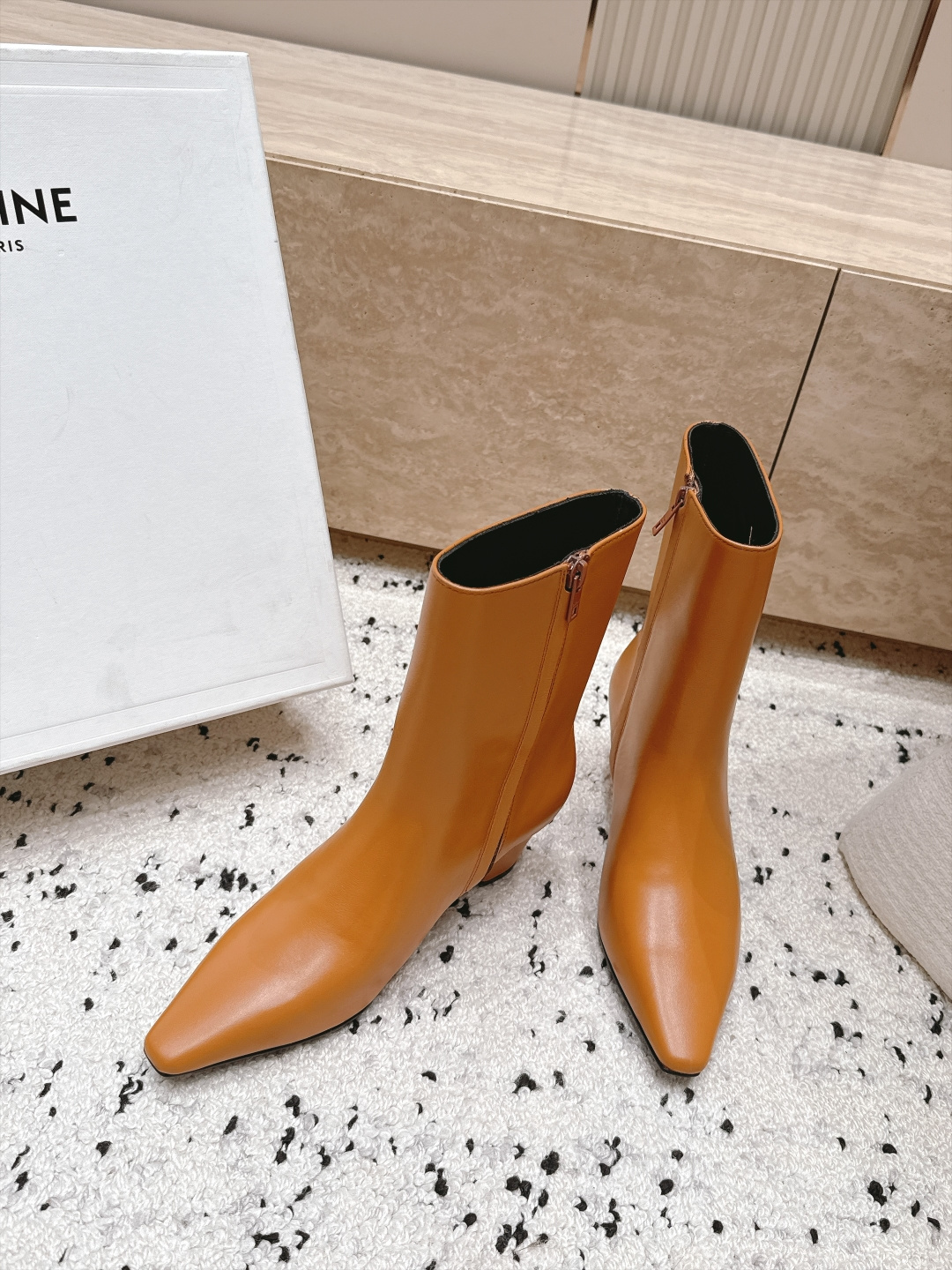 顶级版本  CELINE 思琳 新款 STAGE 踝靴系列短靴 秋天鞋柜里不能缺的一双短靴 自带气质 高级感满满 利落尖