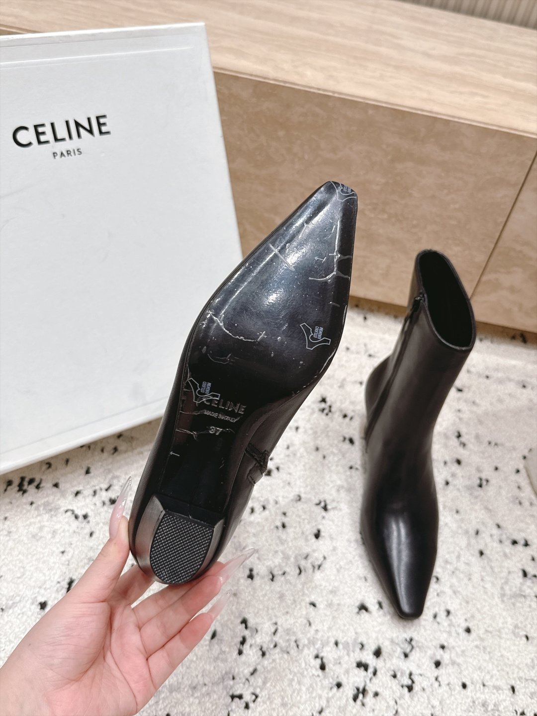 顶级版本  CELINE 思琳 新款 STAGE 踝靴系列短靴 秋天鞋柜里不能缺的一双短靴 自带气质 高级感满满 利落尖