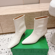 顶级版本 Bottega Veneta| 26秋冬新款BV 编织极简风高跟短靴系列单品 牛油皮 全真皮 优雅材质运用 顶级版本 Bottega Veneta| 26秋冬新款BV 编织极简风高跟短靴系列单品 牛油皮 全真皮 优雅材质运用