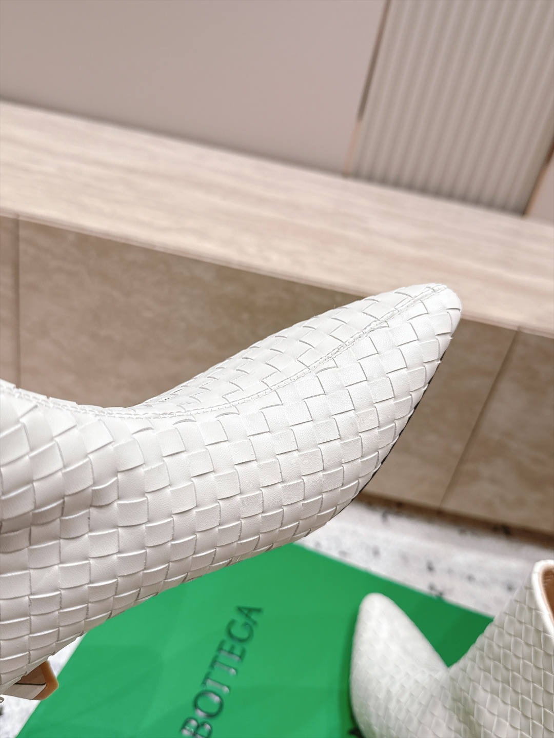 顶级版本 Bottega Veneta| 26秋冬新款BV 编织极简风高跟短靴系列单品 牛油皮 全真皮 优雅材质运用 顶级版本 Bottega Veneta| 26秋冬新款BV 编织极简风高跟短靴系列单品 牛油皮 全真皮 优雅材质运用