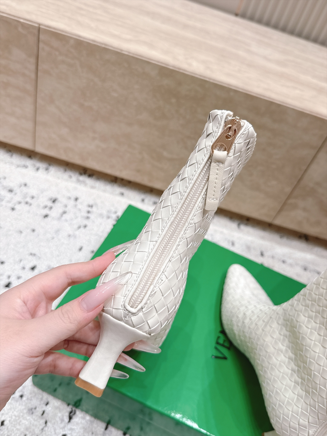 顶级版本 Bottega Veneta| 26秋冬新款BV 编织极简风高跟短靴系列单品 牛油皮 全真皮 优雅材质运用 顶级版本 Bottega Veneta| 26秋冬新款BV 编织极简风高跟短靴系列单品 牛油皮 全真皮 优雅材质运用