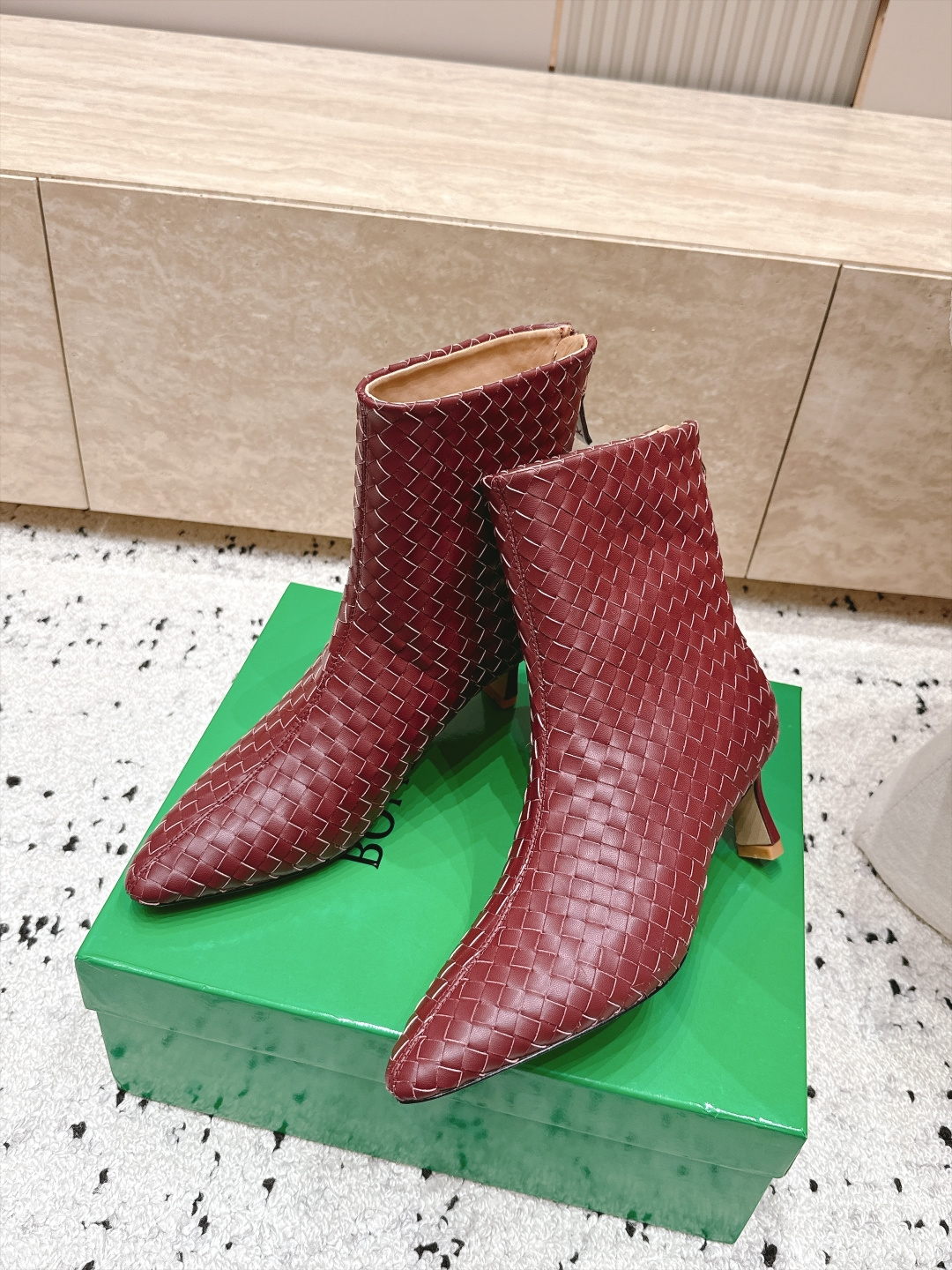顶级版本 Bottega Veneta| 26秋冬新款BV 编织极简风高跟短靴系列单品 牛油皮 全真皮 优雅材质运用 顶级版本 Bottega Veneta| 26秋冬新款BV 编织极简风高跟短靴系列单品 牛油皮 全真皮 优雅材质运用
