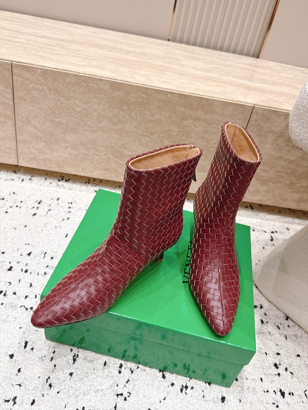 顶级版本 Bottega Veneta| 26秋冬新款BV 编织极简风高跟短靴系列单品 牛油皮 全真皮 优雅材质运用 顶级版本 Bottega Veneta| 26秋冬新款BV 编织极简风高跟短靴系列单品 牛油皮 全真皮 优雅材质运用