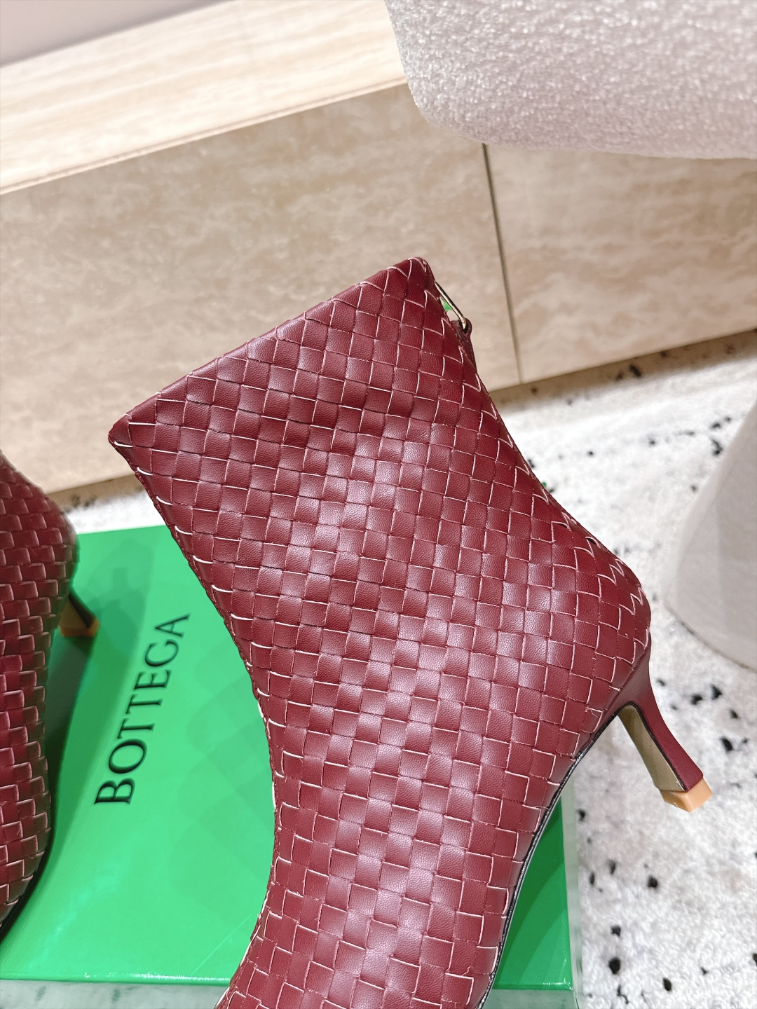 顶级版本 Bottega Veneta| 26秋冬新款BV 编织极简风高跟短靴系列单品 牛油皮 全真皮 优雅材质运用 顶级版本 Bottega Veneta| 26秋冬新款BV 编织极简风高跟短靴系列单品 牛油皮 全真皮 优雅材质运用