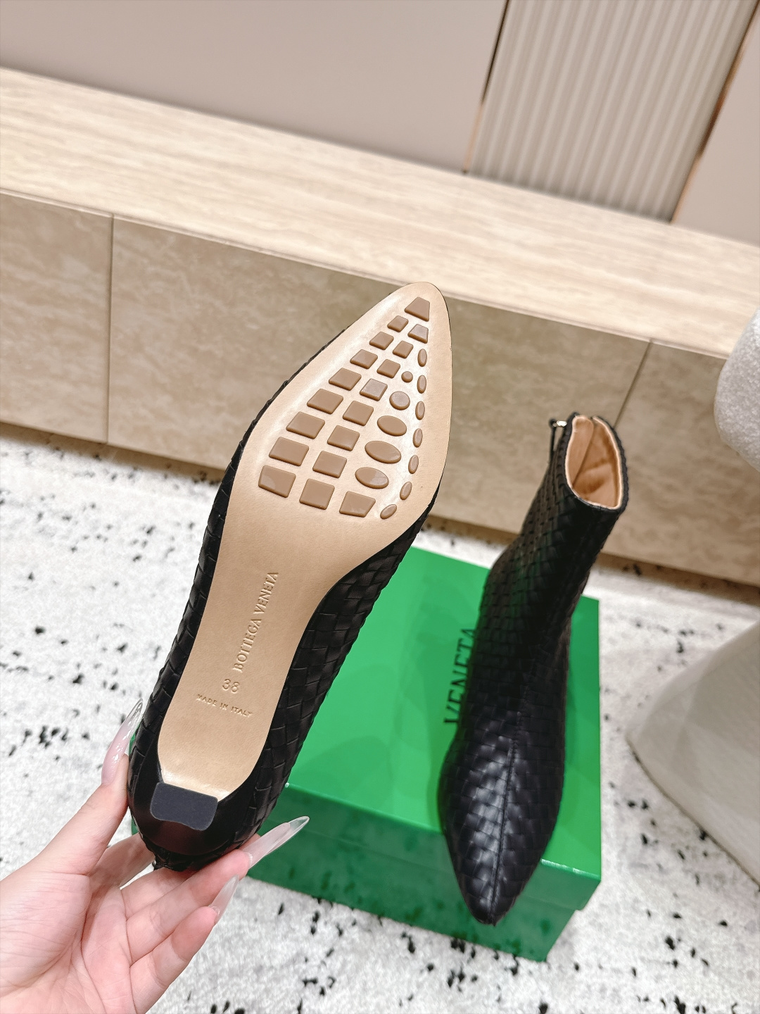 顶级版本  Bottega Veneta| 26秋冬新款BV 编织极简风高跟短靴系列单品 牛油皮 全真皮  优雅材质运用