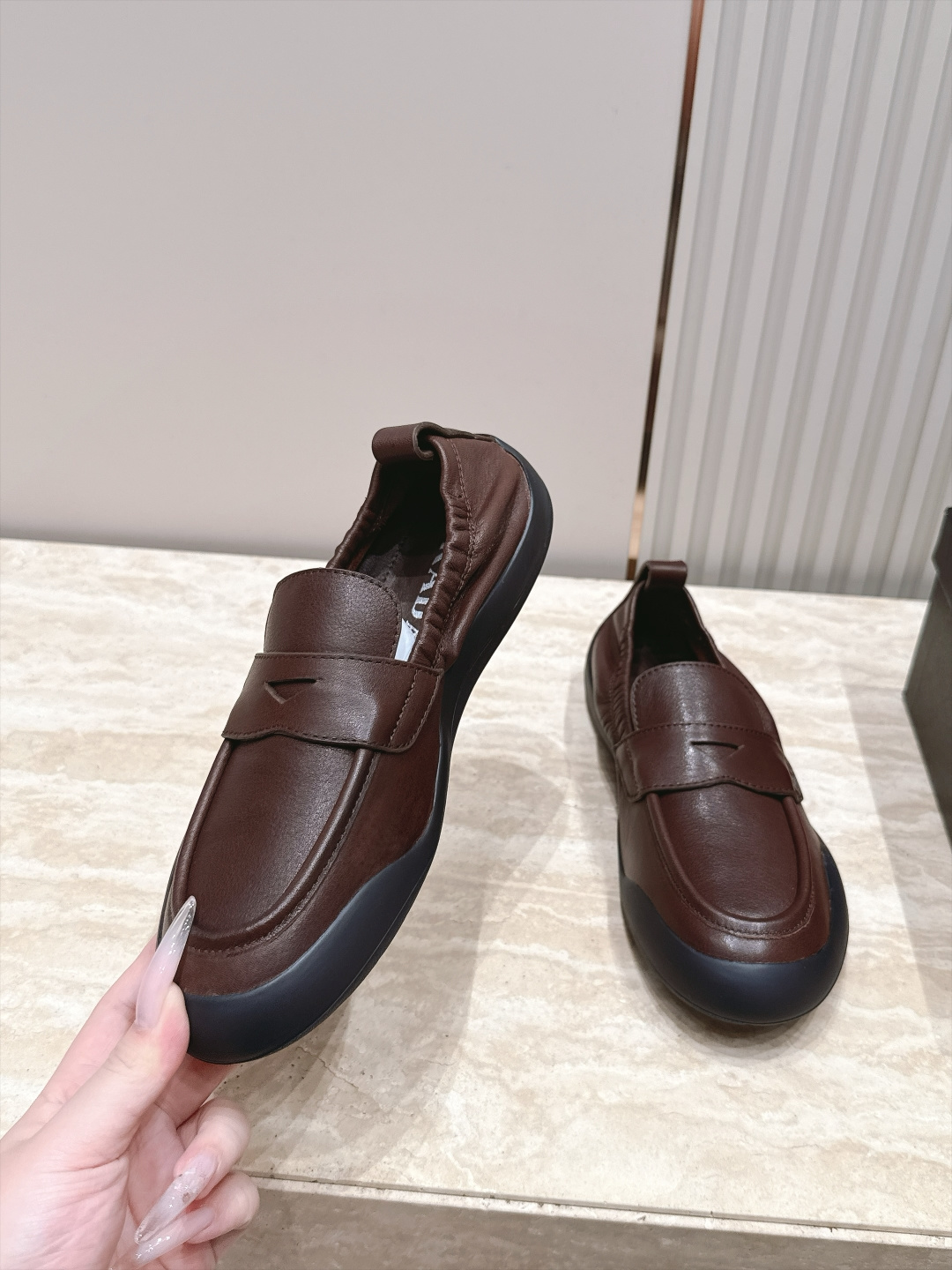 情侣款 Prada普拉达 SPeedrock系列 休闲 乐福鞋 小皮鞋 SPeedrock乐福鞋汲取运动鞋的实用功能, 情侣款 Prada普拉达 SPeedrock系列 休闲 乐福鞋 小皮鞋 SPeedrock乐福鞋汲取运动鞋的实用功能,