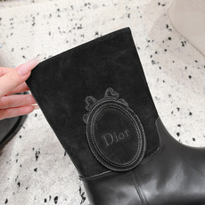 顶级版本 短筒款 DIOR 迪奥 26新款秋冬战靴 一脚蹬骑士靴马丁靴 短靴 原版一比一开,全对版材质 鞋面皮不断开, 顶级版本 短筒款 DIOR 迪奥 26新款秋冬战靴 一脚蹬骑士靴马丁靴 短靴 原版一比一开,全对版材质 鞋面皮不断开,