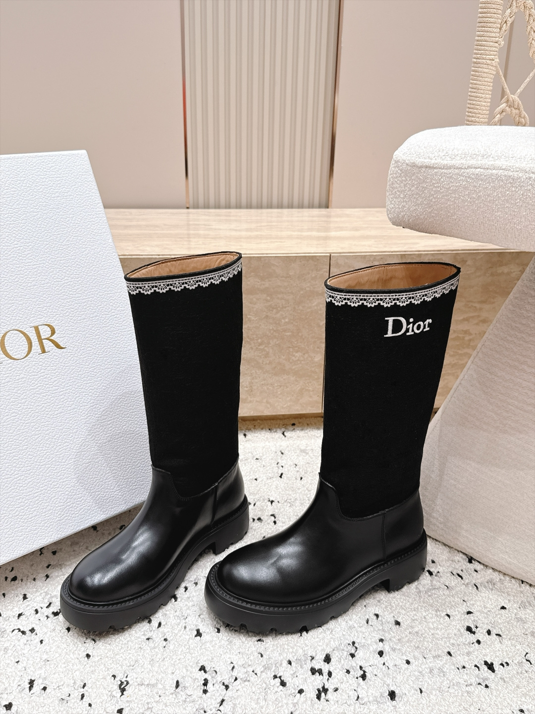顶级版本 高筒款 DIOR 迪奥 26新款秋冬战靴 一脚蹬骑士靴马丁靴 高筒靴工装靴 原版一比一开,全对版材质 ,靴型 顶级版本 高筒款 DIOR 迪奥 26新款秋冬战靴 一脚蹬骑士靴马丁靴 高筒靴工装靴 原版一比一开,全对版材质 ,靴型